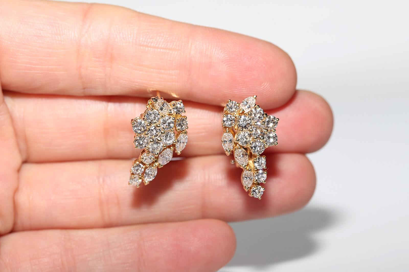 Vintage 18k Gold Circa 1980s Natural Diamond Decorated Strong Earring For Sale 8