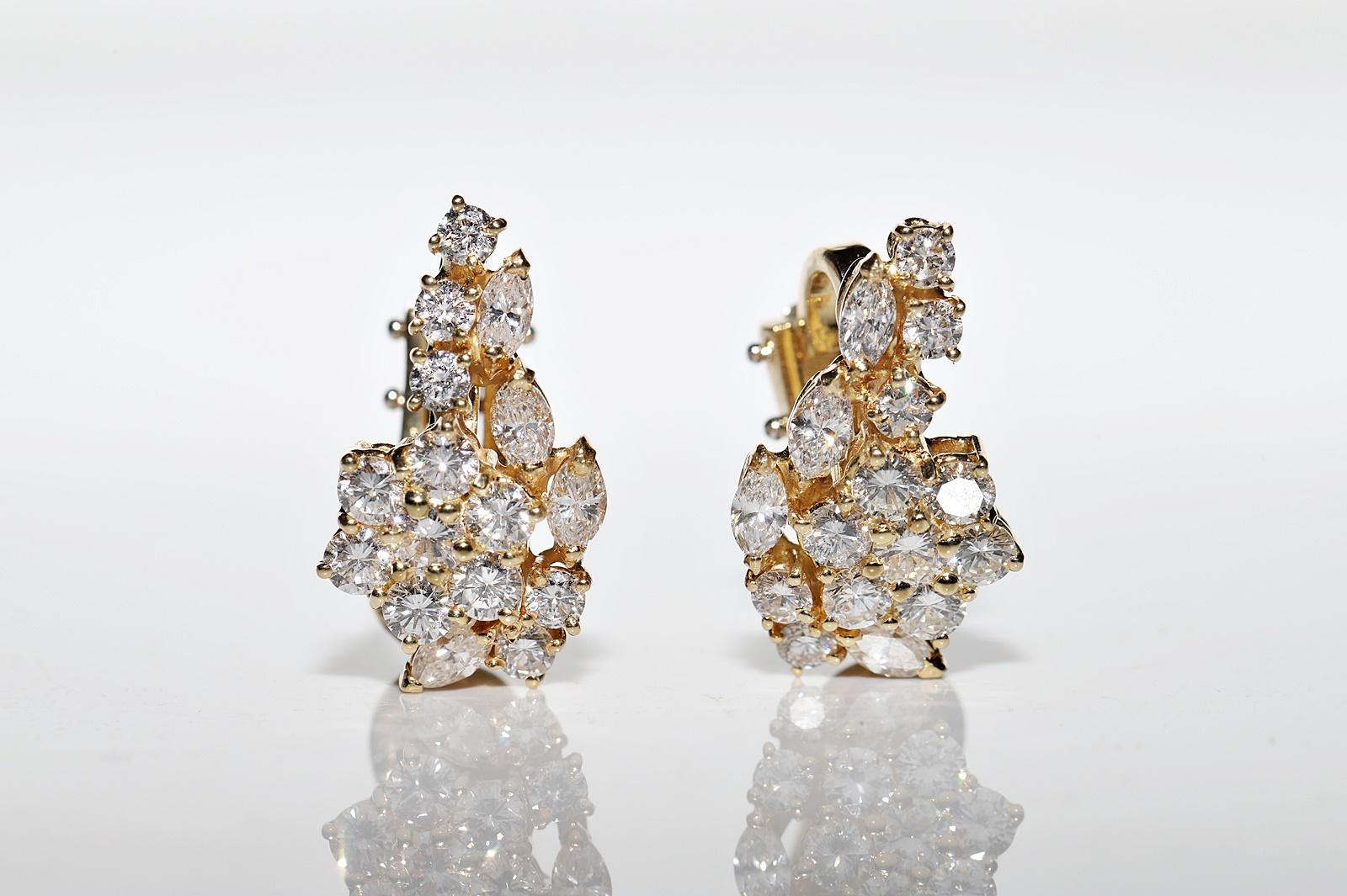 Boucle d'oreille forte en or 18k Circa Vintage des années 1980 ornée de diamants naturels en vente 3