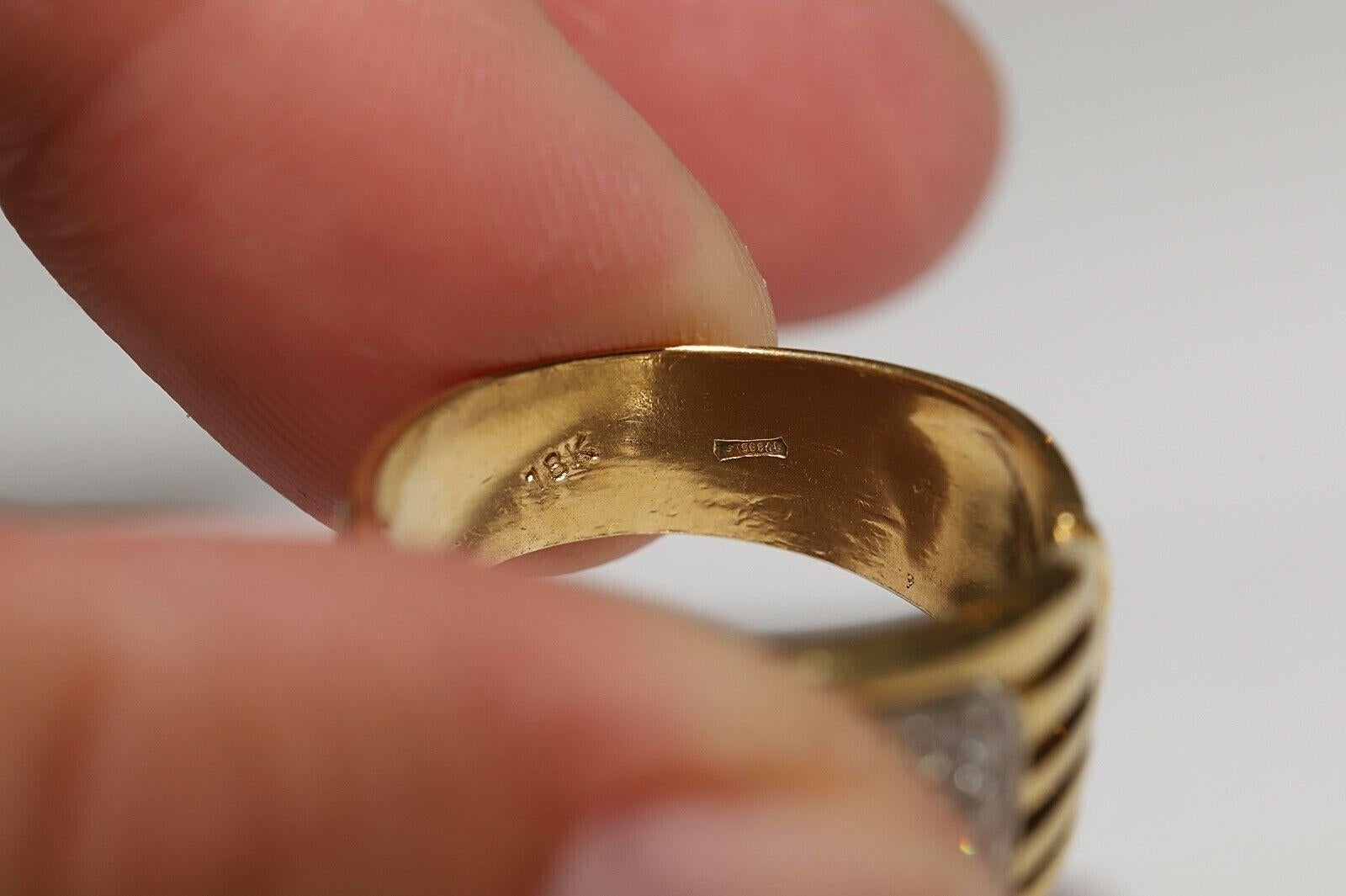 Donna Anello forte decorato con diamanti naturali in oro 18 ct. degli anni '80 circa in vendita