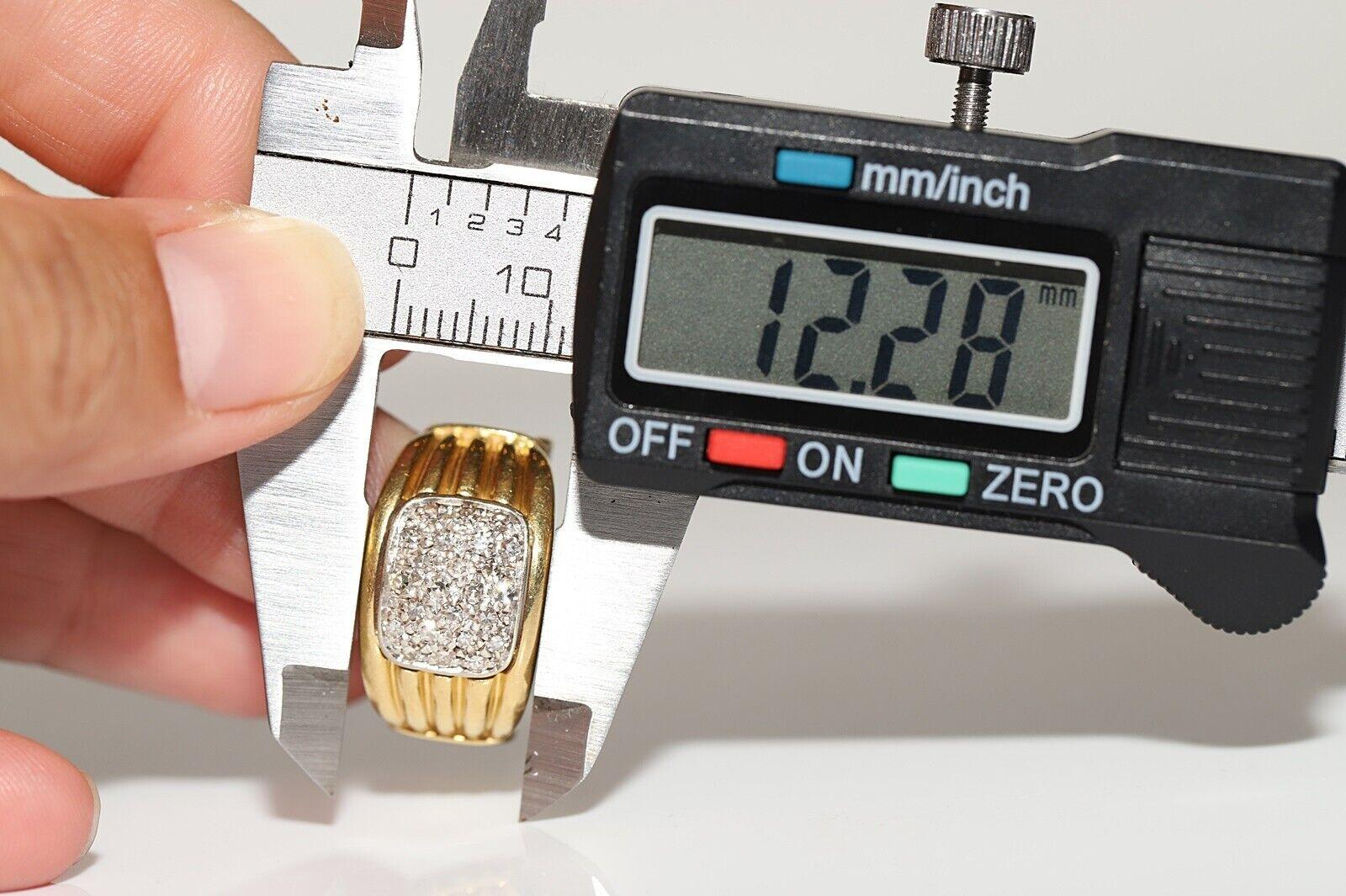 Anello forte decorato con diamanti naturali in oro 18 ct. degli anni '80 circa in vendita 2