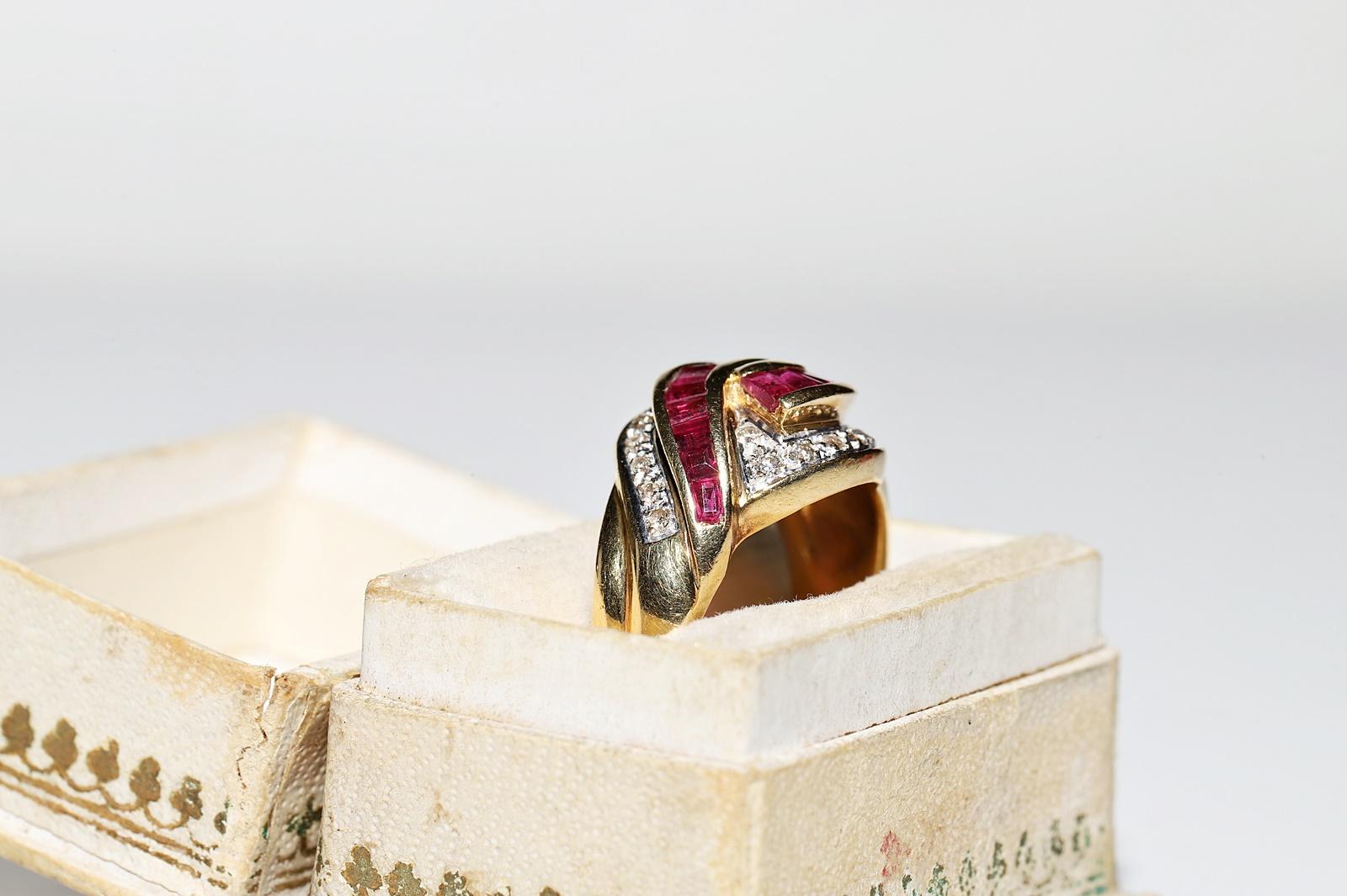 Vintage 18k Gold Circa 1990s Natural Diamond And Caliber Ruby Decorated Ring  In Good Condition For Sale In Fatih/İstanbul, 34