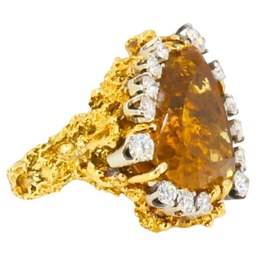Anello d
epoca con diamante citrino in oro 18k Design brutalista
