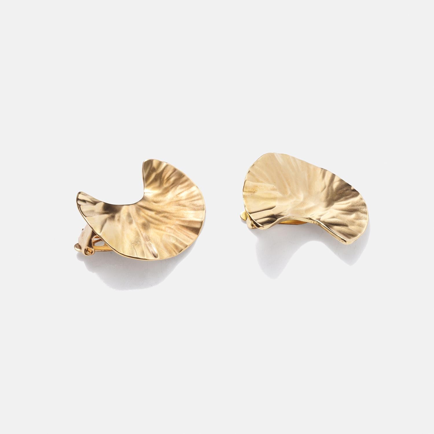 Vintage 18k Gold Clip-on Earrings by Rey Urban Made Year 1996 In Good Condition For Sale In Stockholm, SE