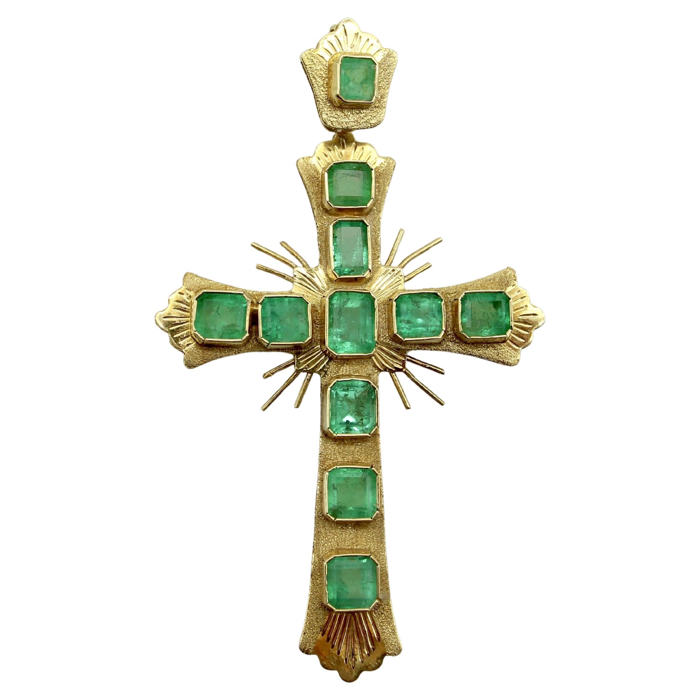 Vintage 18K Gold Colombian Emerald Cross Pendant