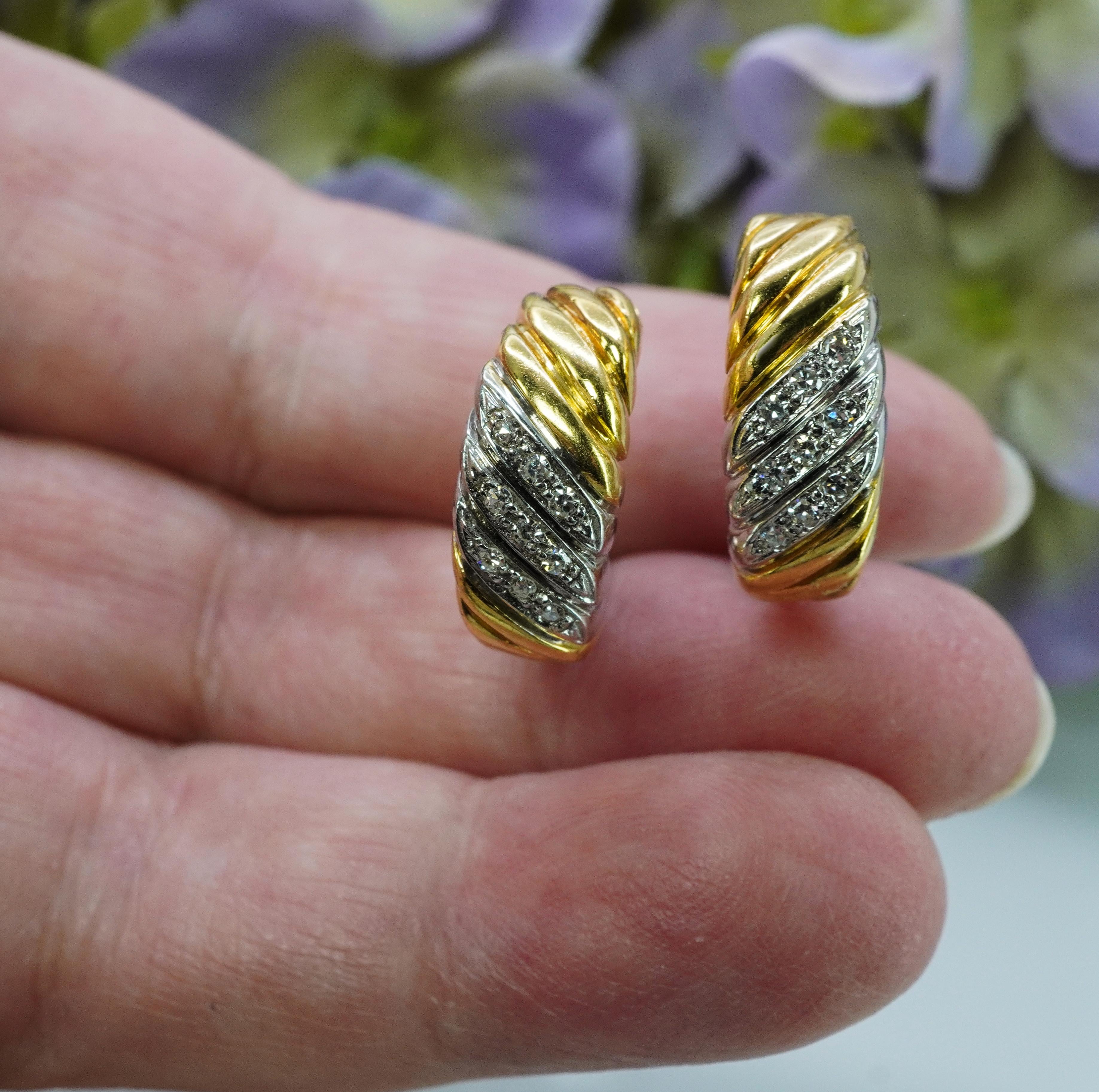 Vintage 18 Karat Gold farblose Diamant-Creolen-Ohrringe Nachlass Midcentury Omega  Reich (Retro) im Angebot