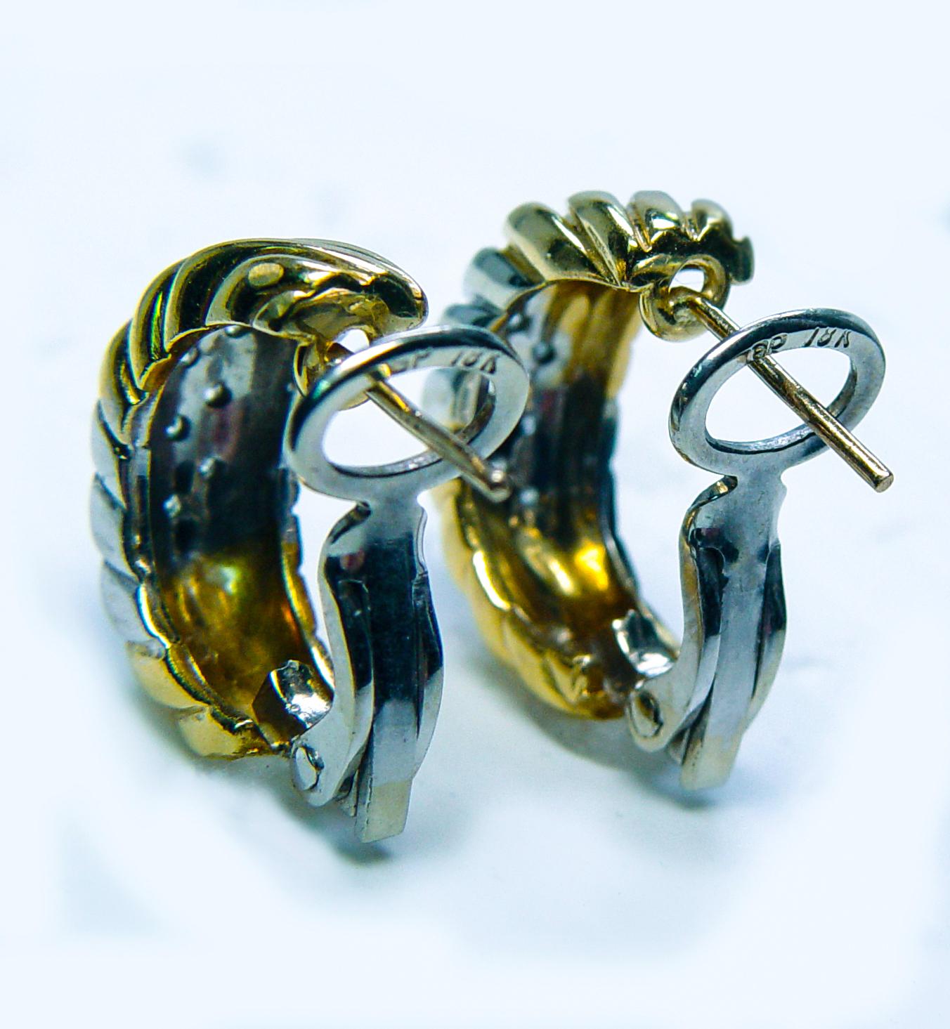 Vintage 18 Karat Gold farblose Diamant-Creolen-Ohrringe Nachlass Midcentury Omega  Reich im Angebot 3