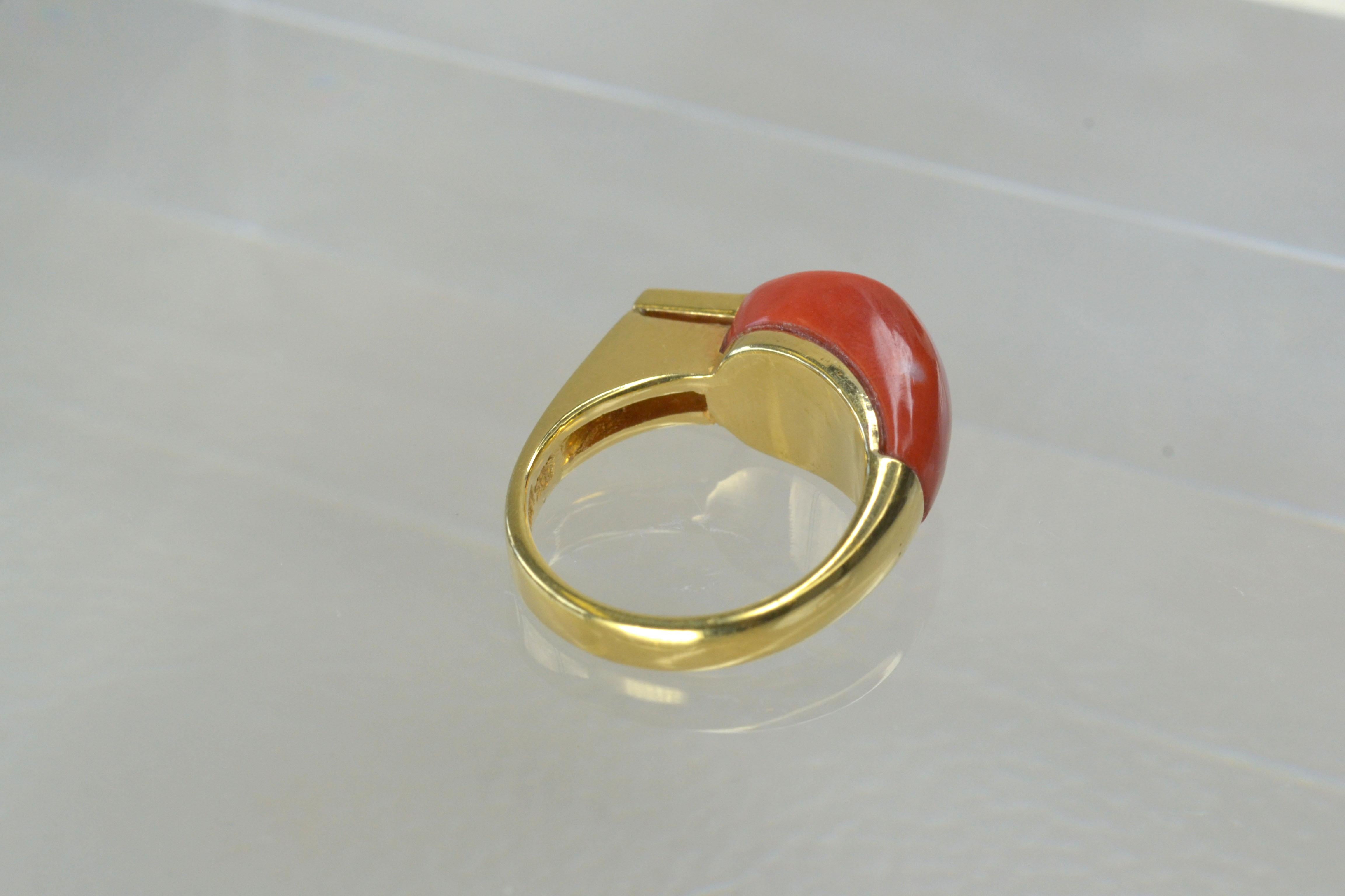 Retro Vintage 18k Gold Coral and White Diamond Ring One-of-a-kind For Sale