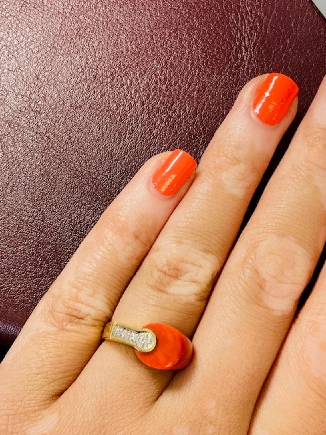 Round Cut Vintage 18k Gold Coral and White Diamond Ring One-of-a-kind For Sale
