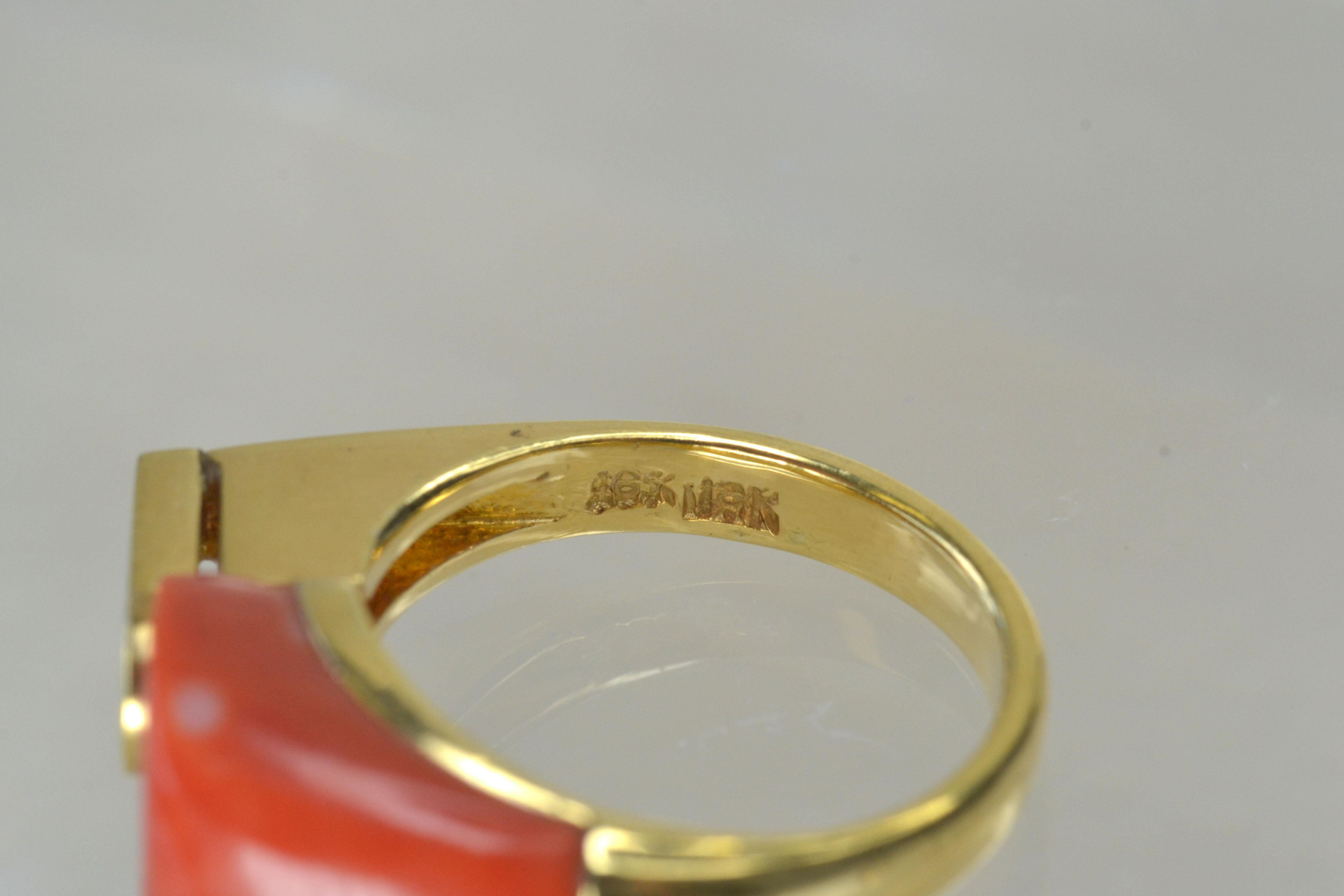 Vintage 18k Gold Coral and White Diamond Ring One-of-a-kind In Good Condition For Sale In London, GB
