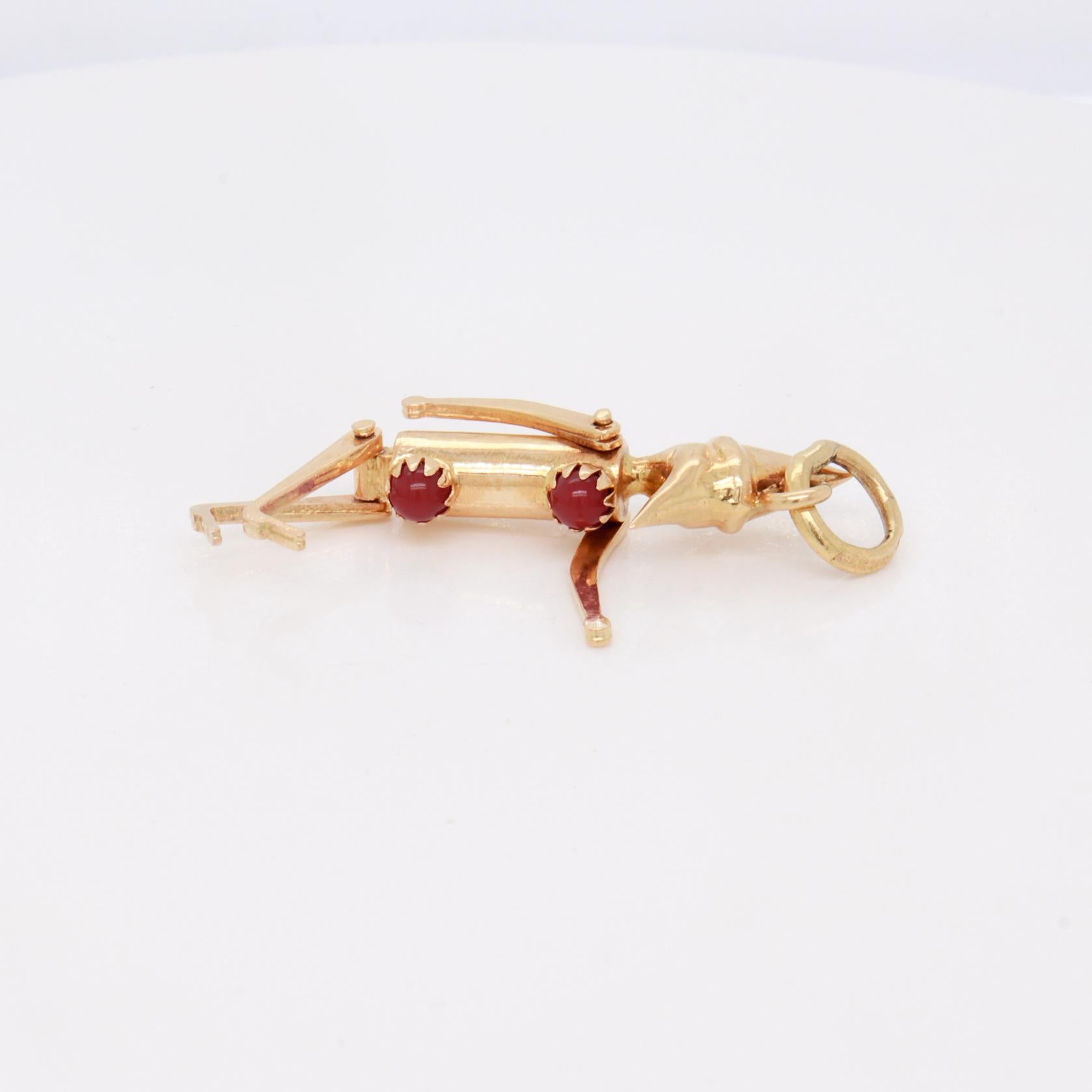 Vintage 18K Gold & Korallen Cabochon Pinocchio Puppet Kinetics Charme im Angebot 6