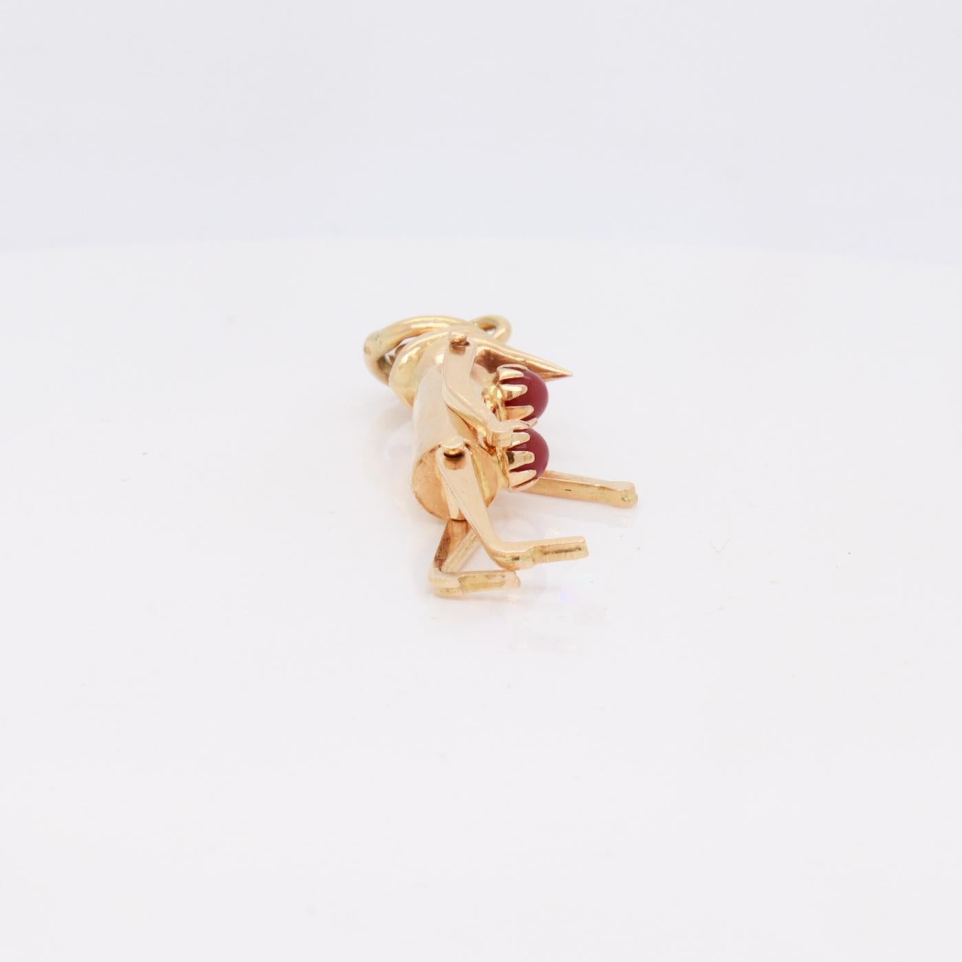 Vintage 18K Gold & Korallen Cabochon Pinocchio Puppet Kinetics Charme im Angebot 11