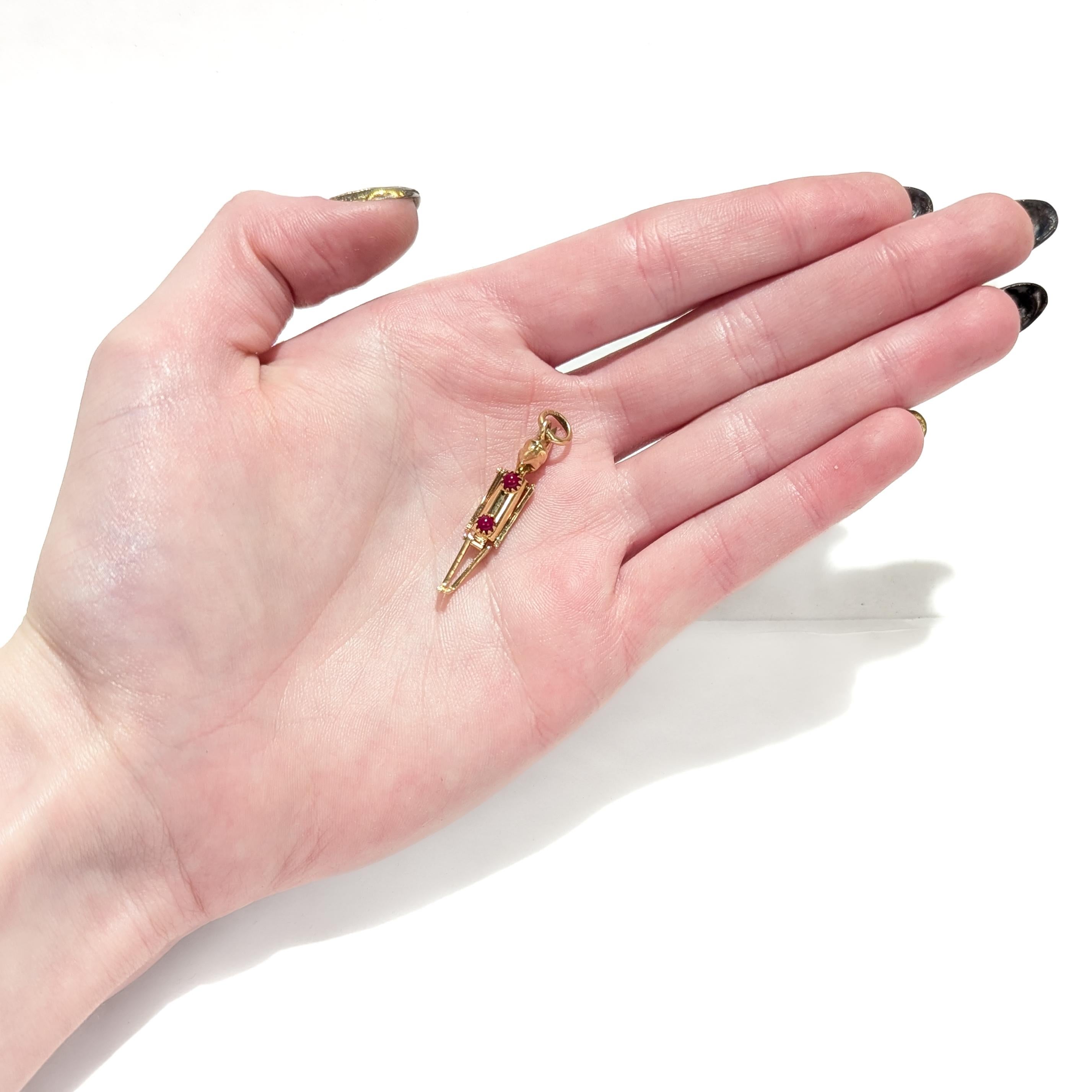 Vintage 18K Gold & Korallen Cabochon Pinocchio Puppet Kinetics Charme (Retro) im Angebot