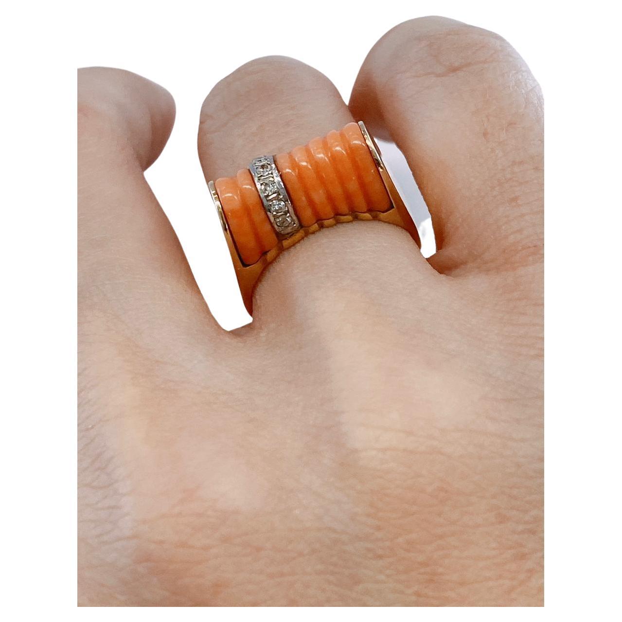Vintage Art Deco 1940s Coral Gold Ring In Good Condition For Sale In Cairo, EG