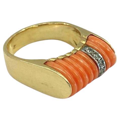 Women's Vintage Art Deco 1940s Coral Gold Ring For Sale