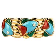 Bracelet poisson sculpté vintage en or 18 carats, corail, turquoise, diamant et chrysoprase