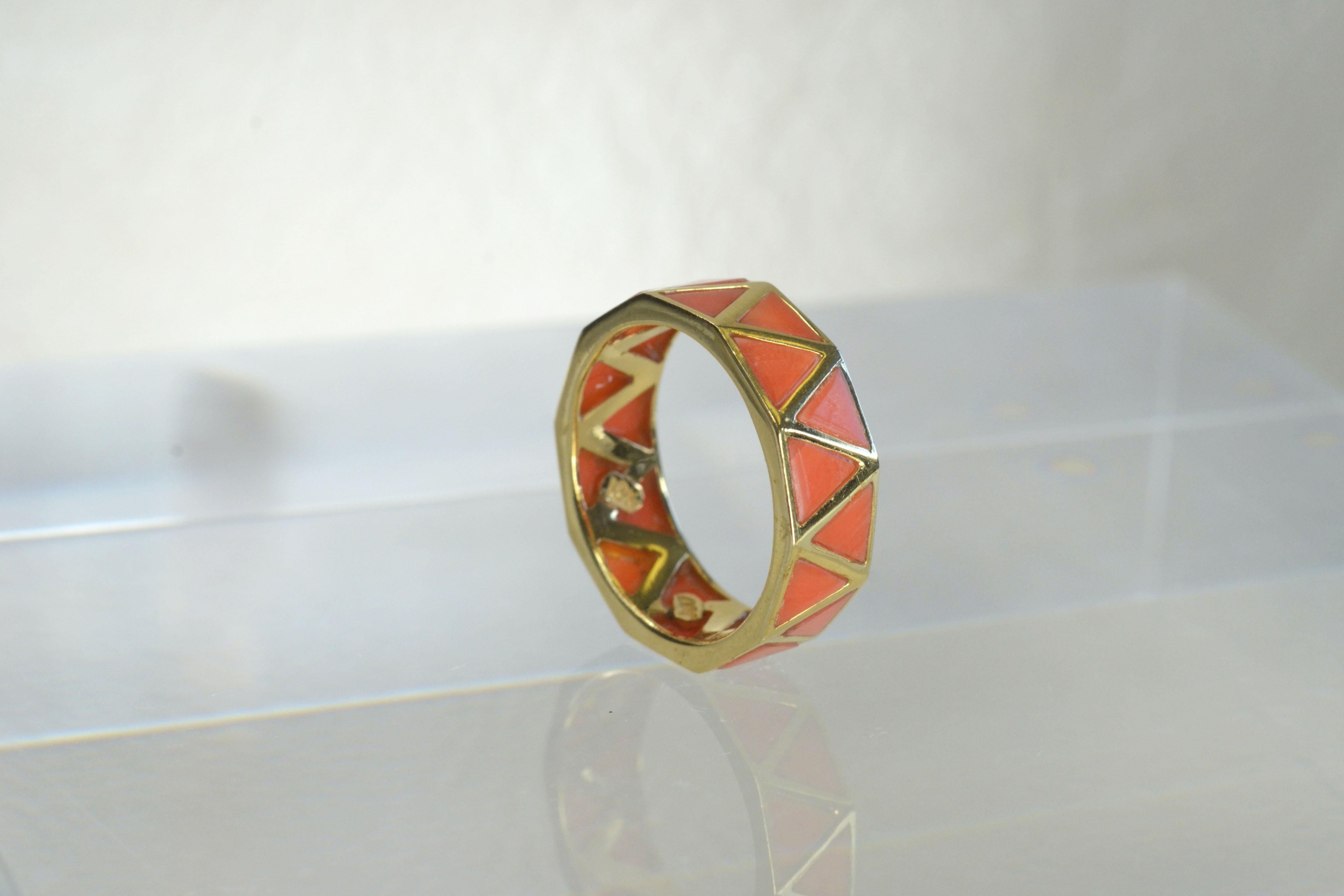 18 Karat Gold Koralle Zick-Zack-Ring Limited Edition, Größe N UK/AU (Gemischter Schliff) im Angebot