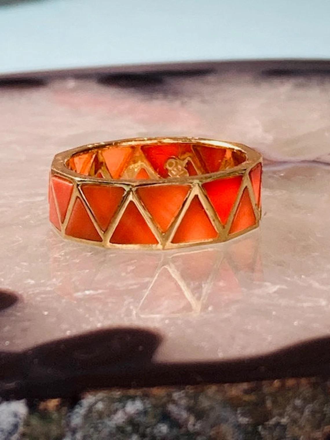 Mixed Cut Vintage 18k Gold Coral Zig-Zag Ring Limited Edition, Size O UK/AU For Sale