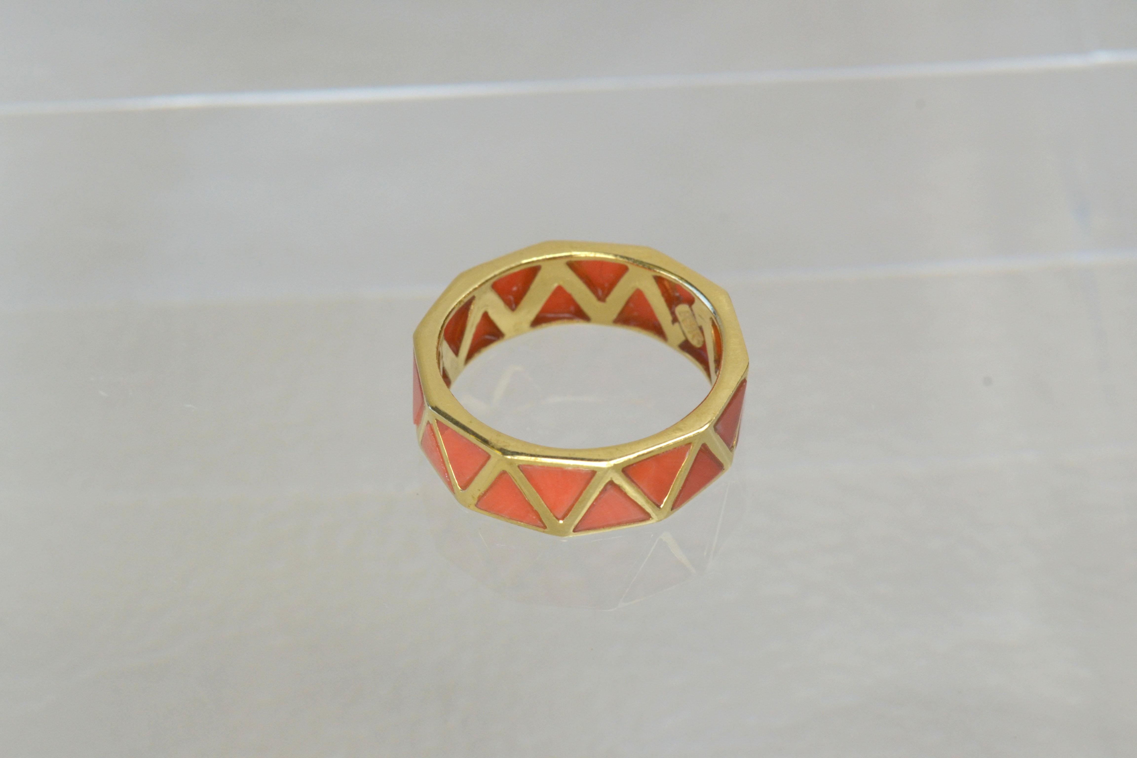 Retro Vintage 18k Gold Coral Zig-Zag Ring Limited Edition, Size O UK/AU For Sale