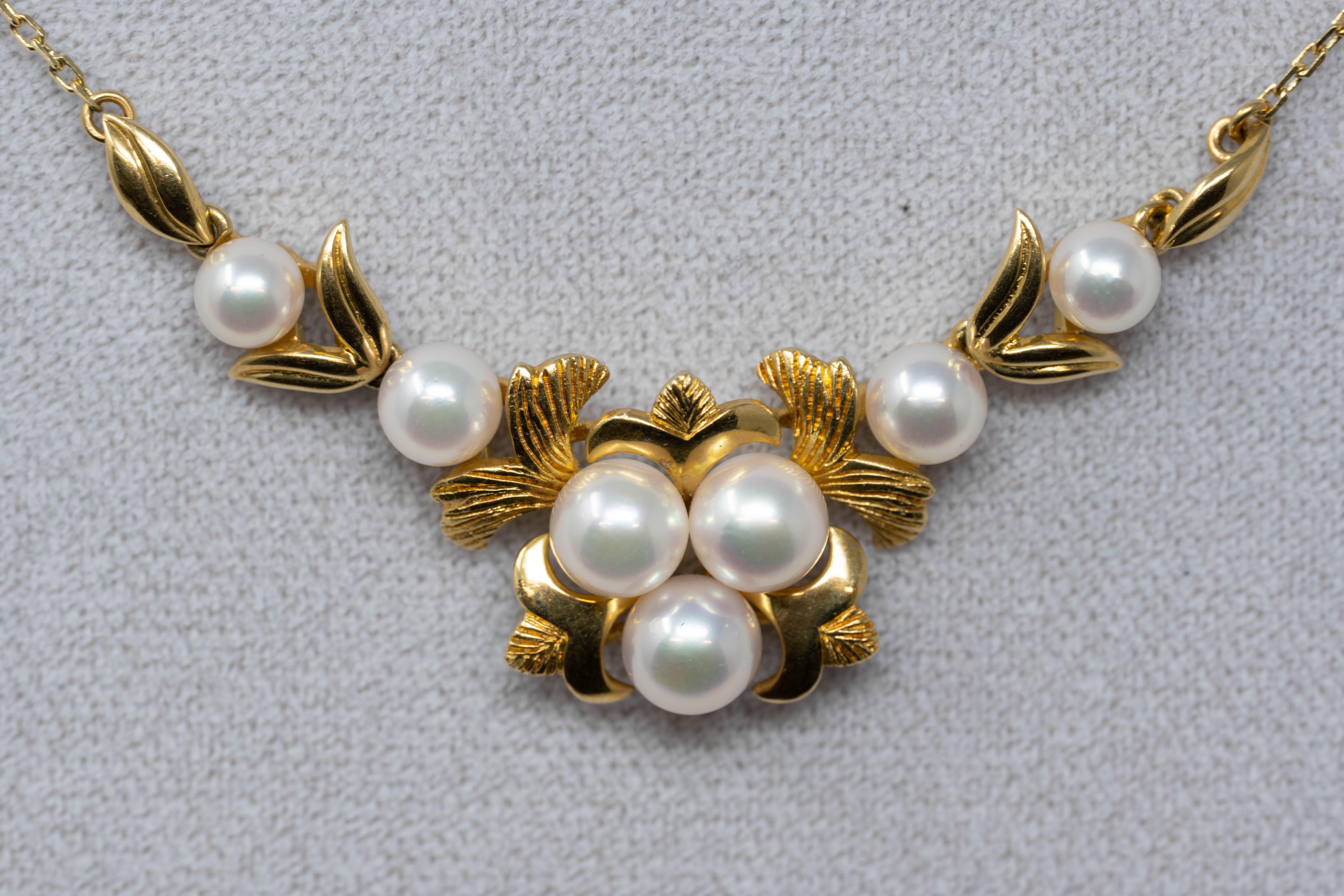 Women's Vintage 18k Gold Cultured Pearls Necklace For Sale