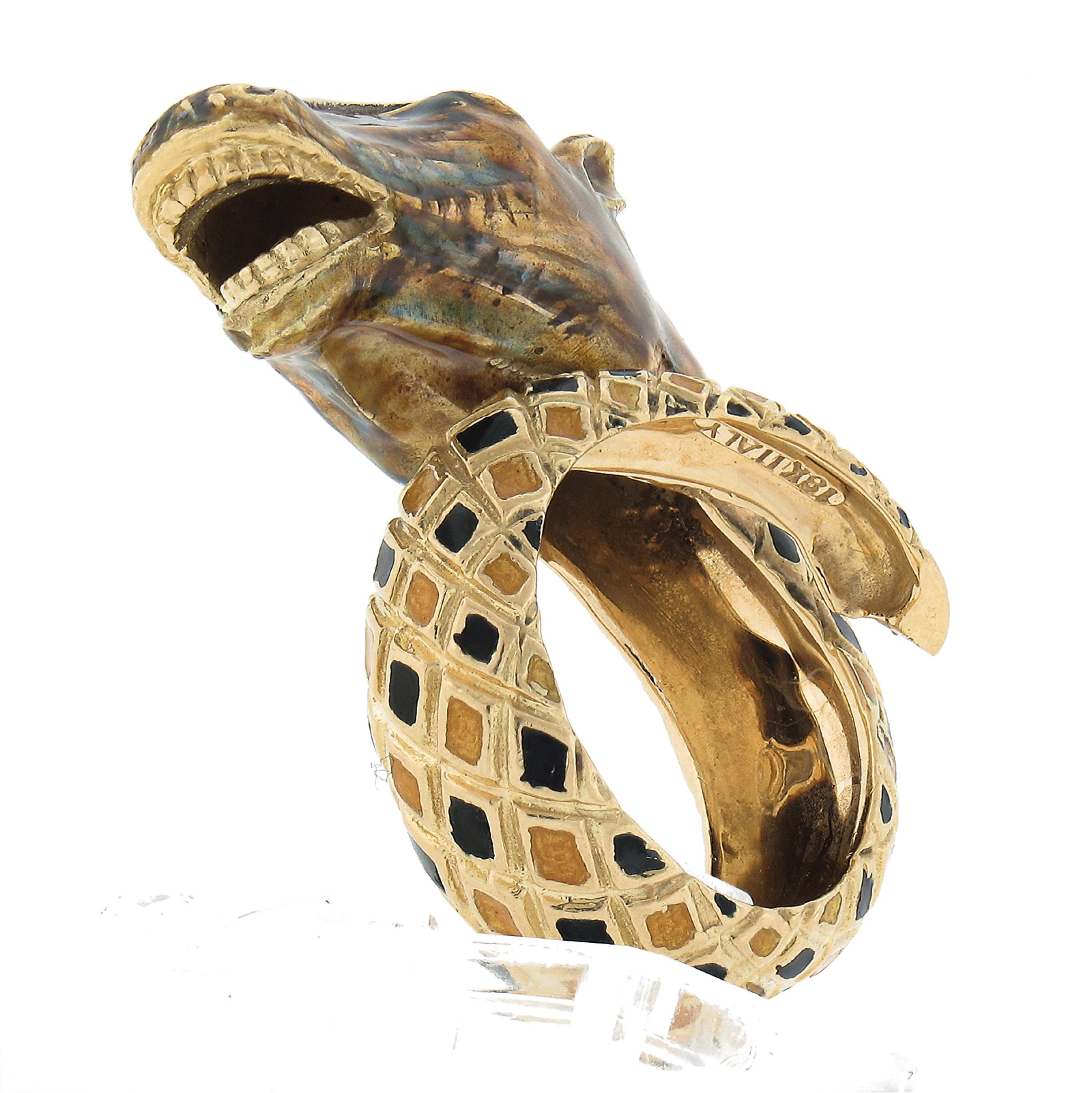 Vintage 18K Gold Detailed 3D Horse Head Band Ring w/ Enamel Work & Diamond For Sale 4
