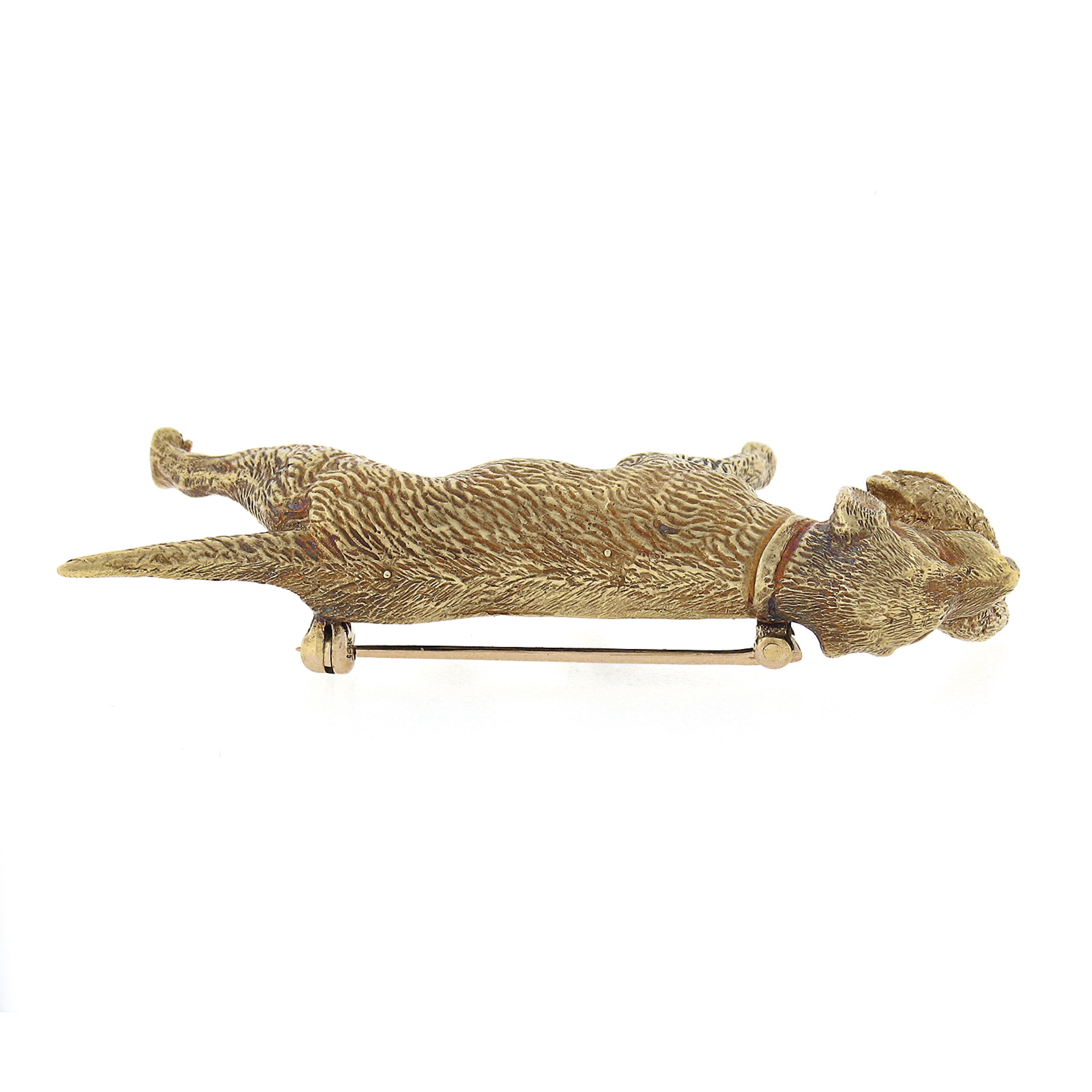 Vintage 18k Gold Detailed Chesapeake Bay Retriever Hunting Dog & Duck Pin Brooch In Excellent Condition For Sale In Montclair, NJ