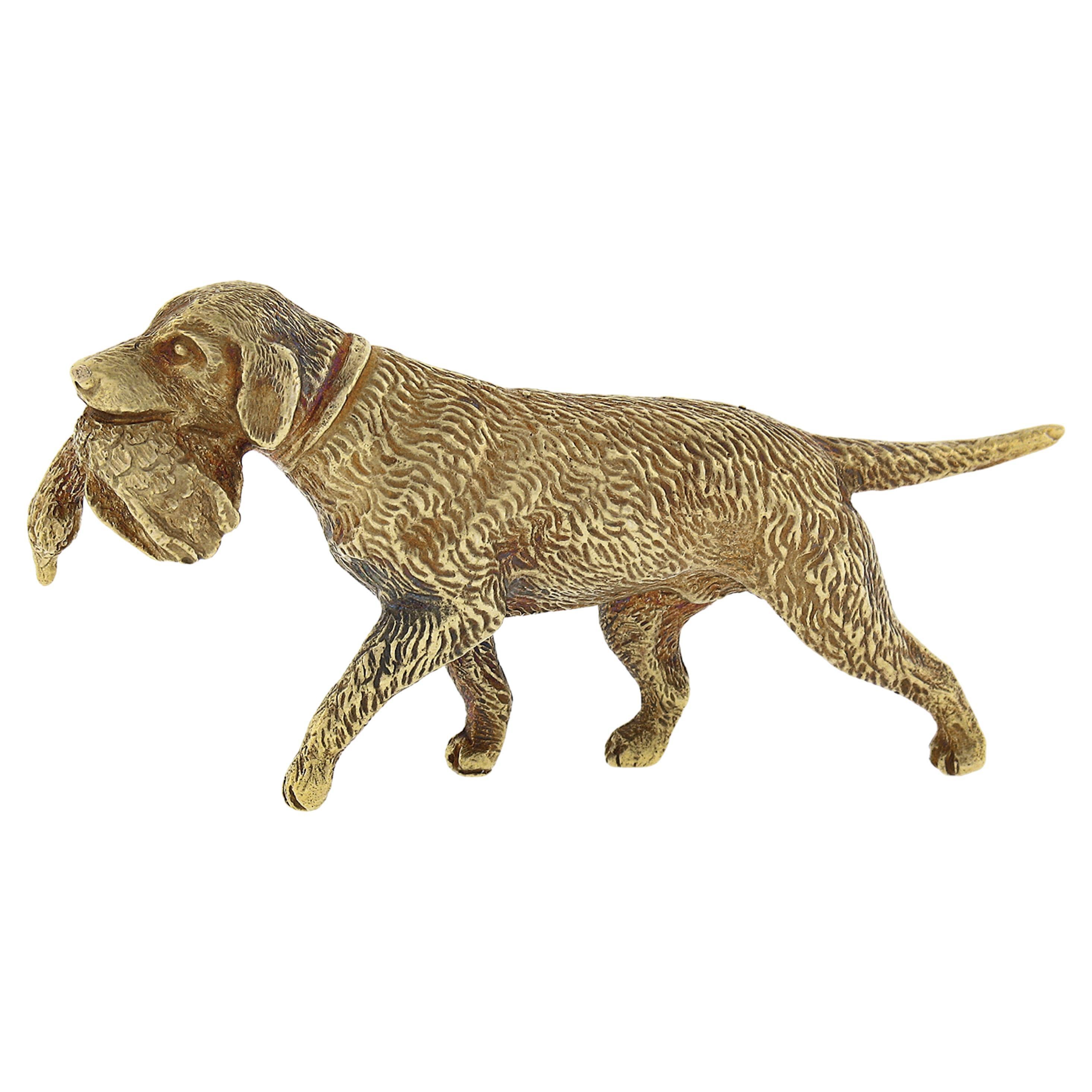 Vintage 18k Gold Detailed Chesapeake Bay Retriever Hunting Dog & Duck Pin Brooch For Sale