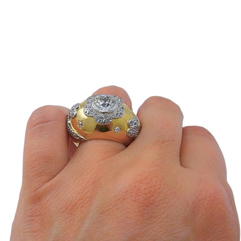 Brilliant Cut Vintage 18k Gold Diamond Floral Dome Ring For Sale
