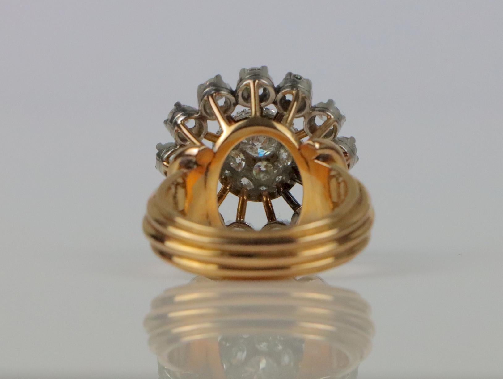 Anello a fiore con diamante d'epoca in oro 18 carati in vendita 2
