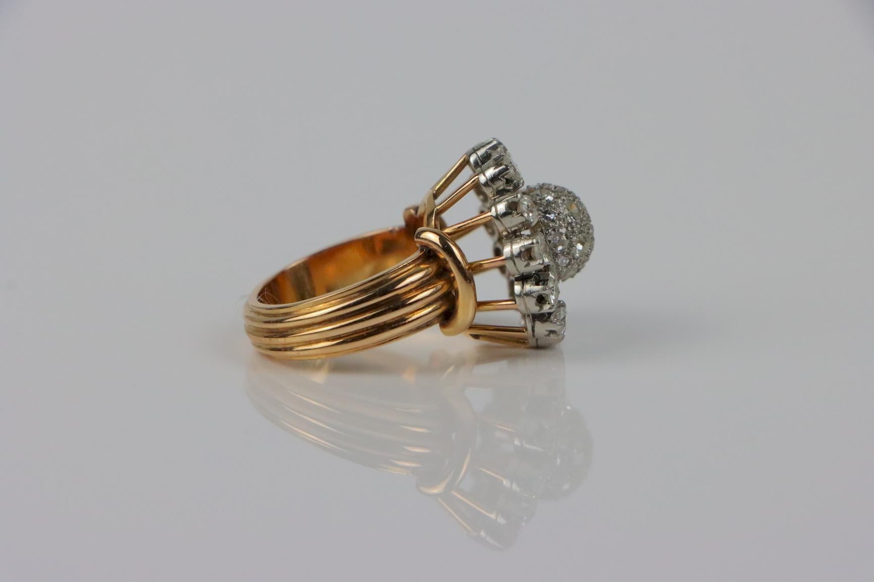 Anello a fiore con diamante d'epoca in oro 18 carati in vendita 3