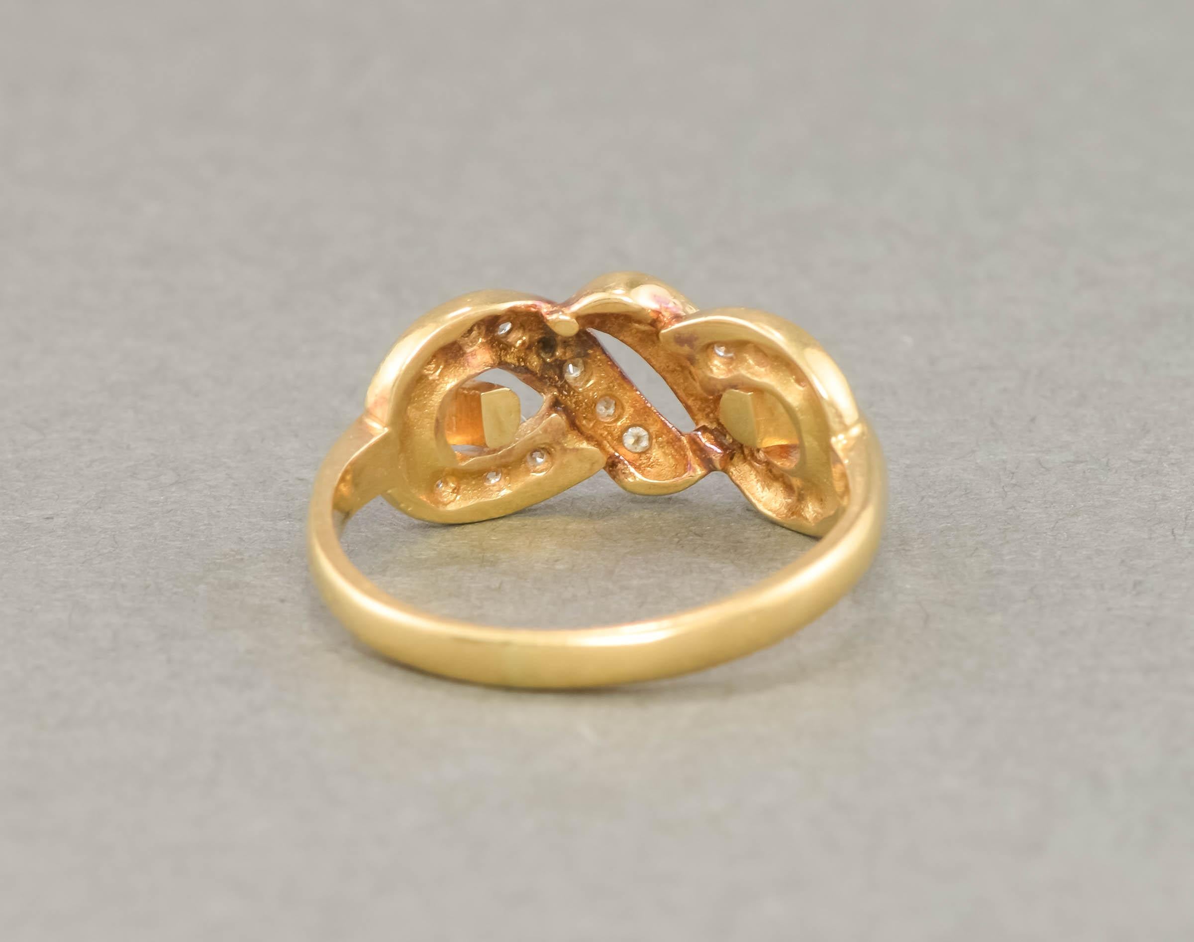 Vintage 18K Gold Diamond Infinity Love Knot Ring, Hallmarked 1985 In Good Condition For Sale In Danvers, MA