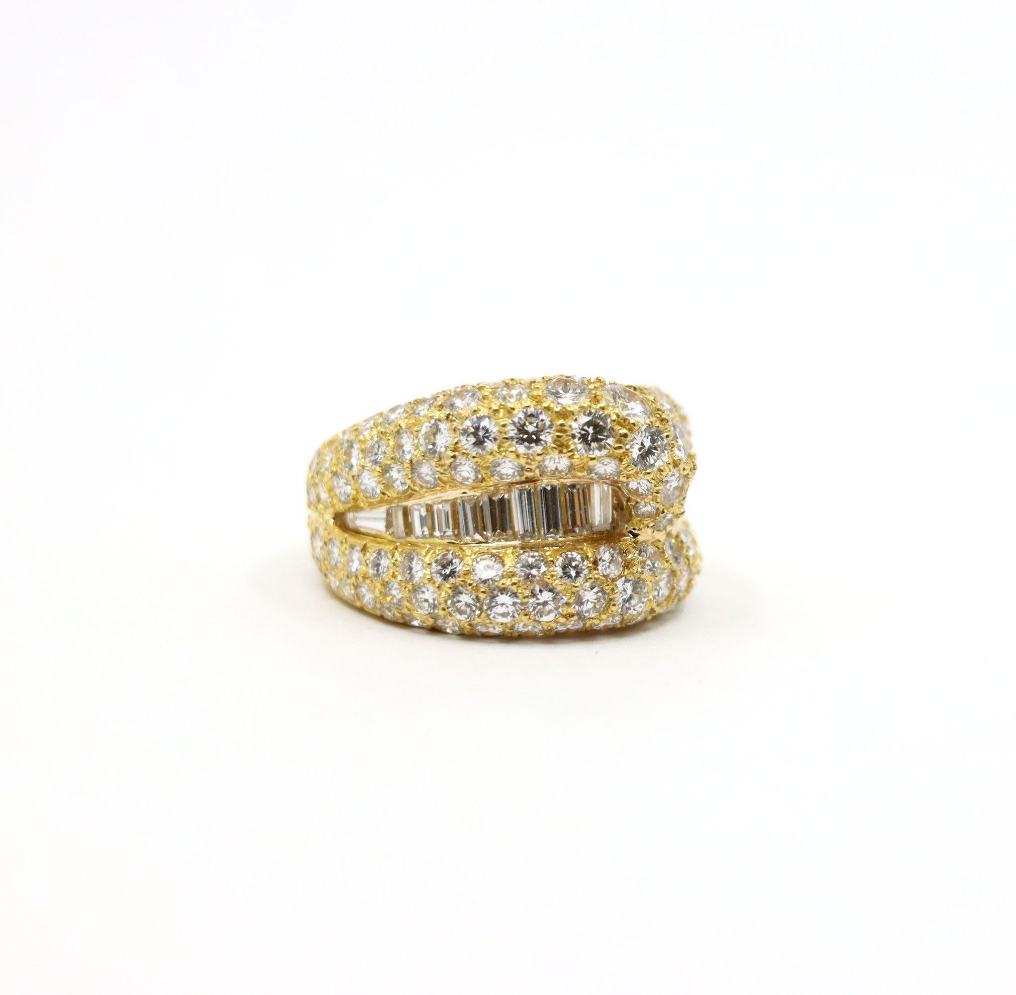 Anillo vintage de diamantes de oro de 18 quilates en Bueno estado para la venta en Flushing, NY