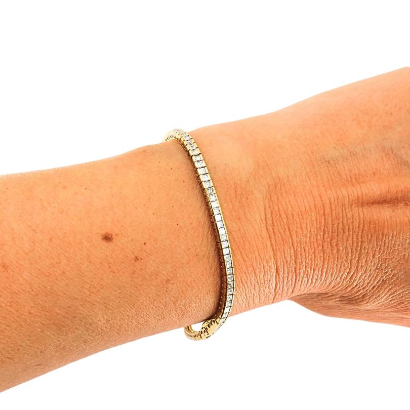 
Materiali: Oro 18k
Peso: 12.4 grammi
Pietra preziosa:  Diamante
Misura:  1/8