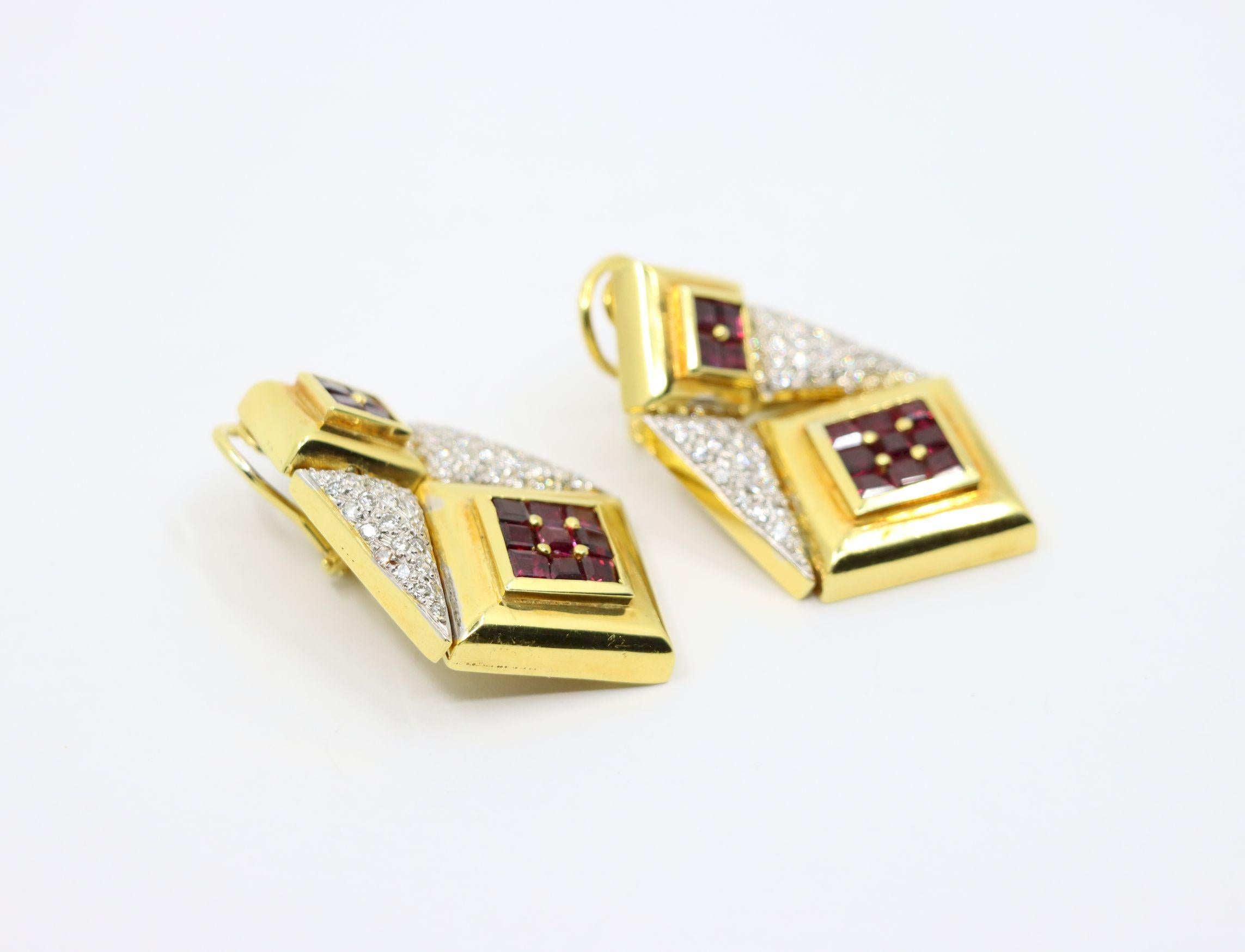 Vintage 18K Gold Diamonds Ruby Geometry Shape Earring For Sale 1
