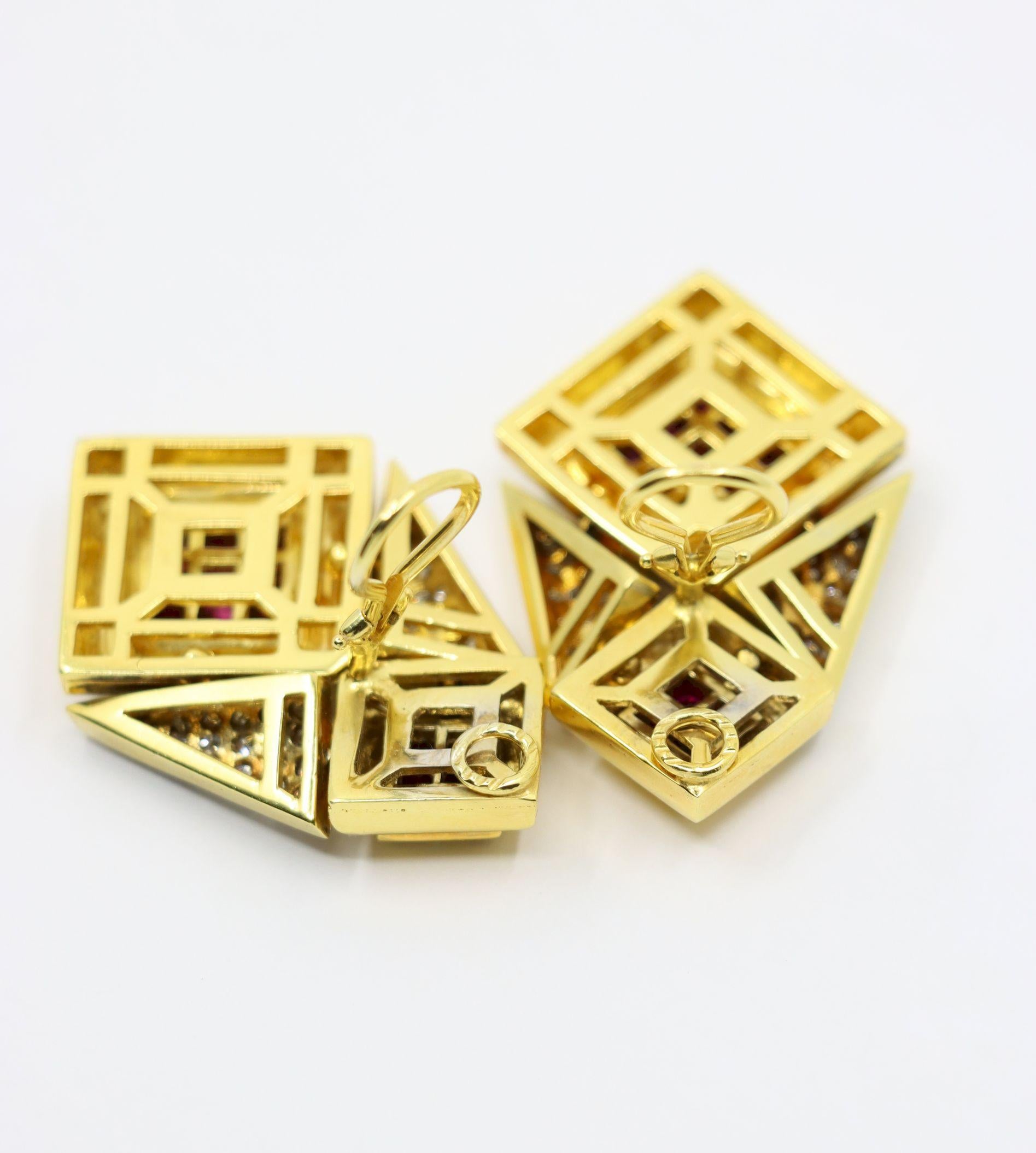 Vintage 18K Gold Diamonds Ruby Geometry Shape Earring For Sale 3