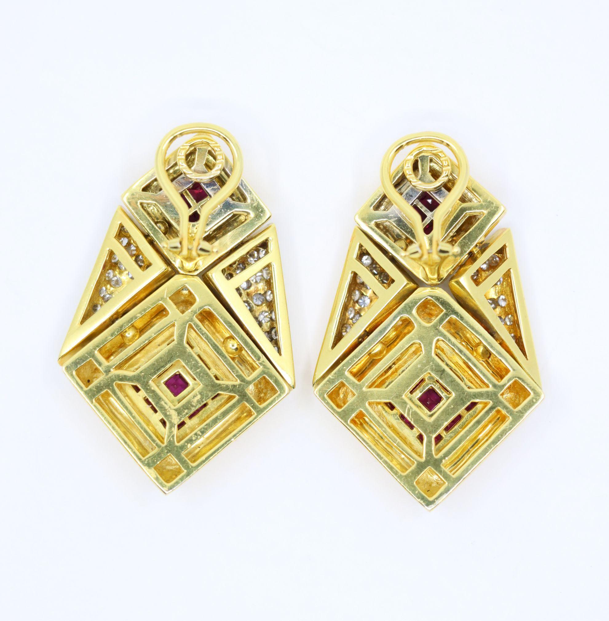 Vintage 18K Gold Diamonds Ruby Geometry Shape Earring For Sale 4