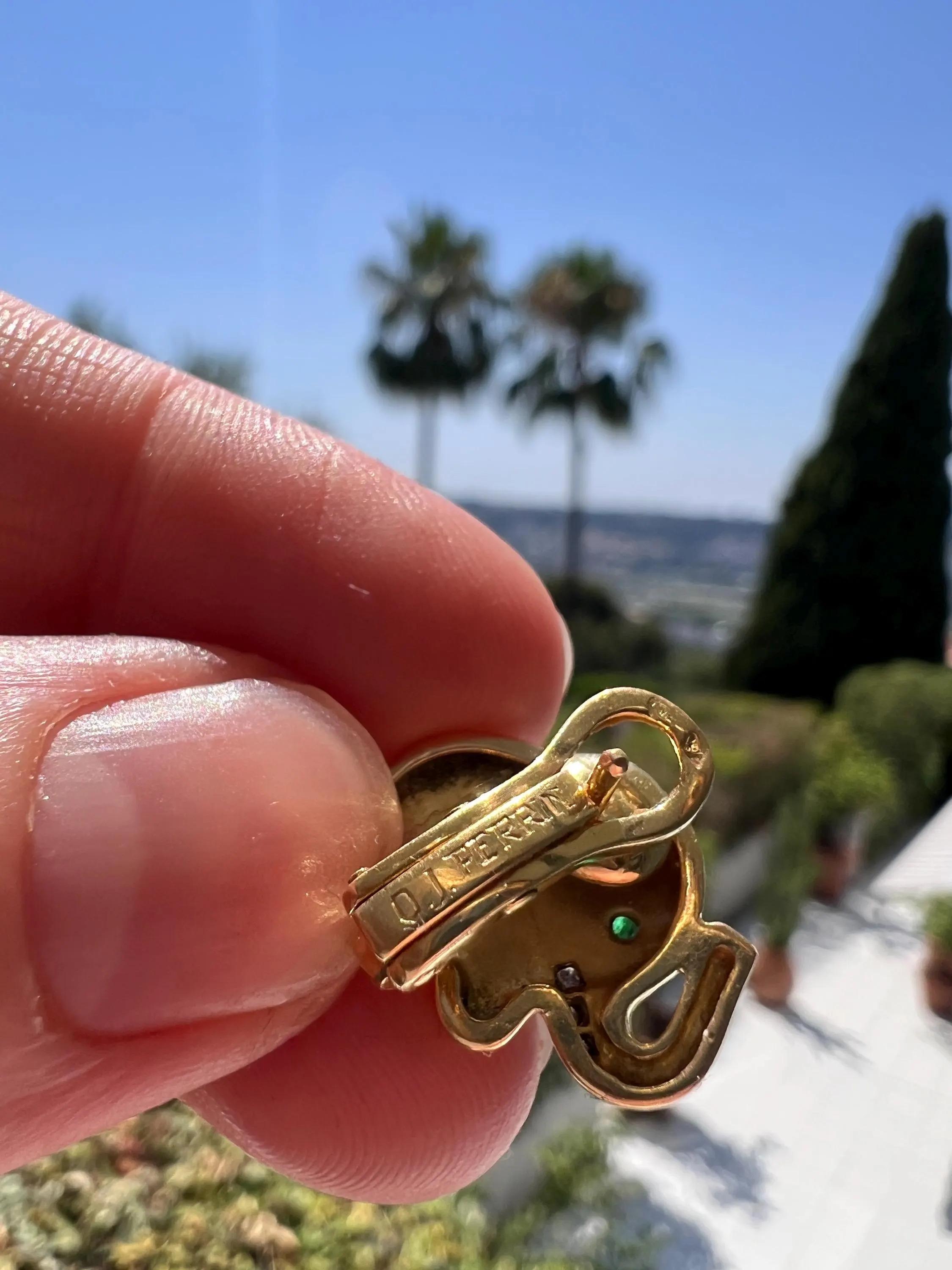 Vintage 18k Gold Elephant Earrings: Emerald Eyes, Diamond Tusks - Oj Perrin (Brillantschliff) im Angebot