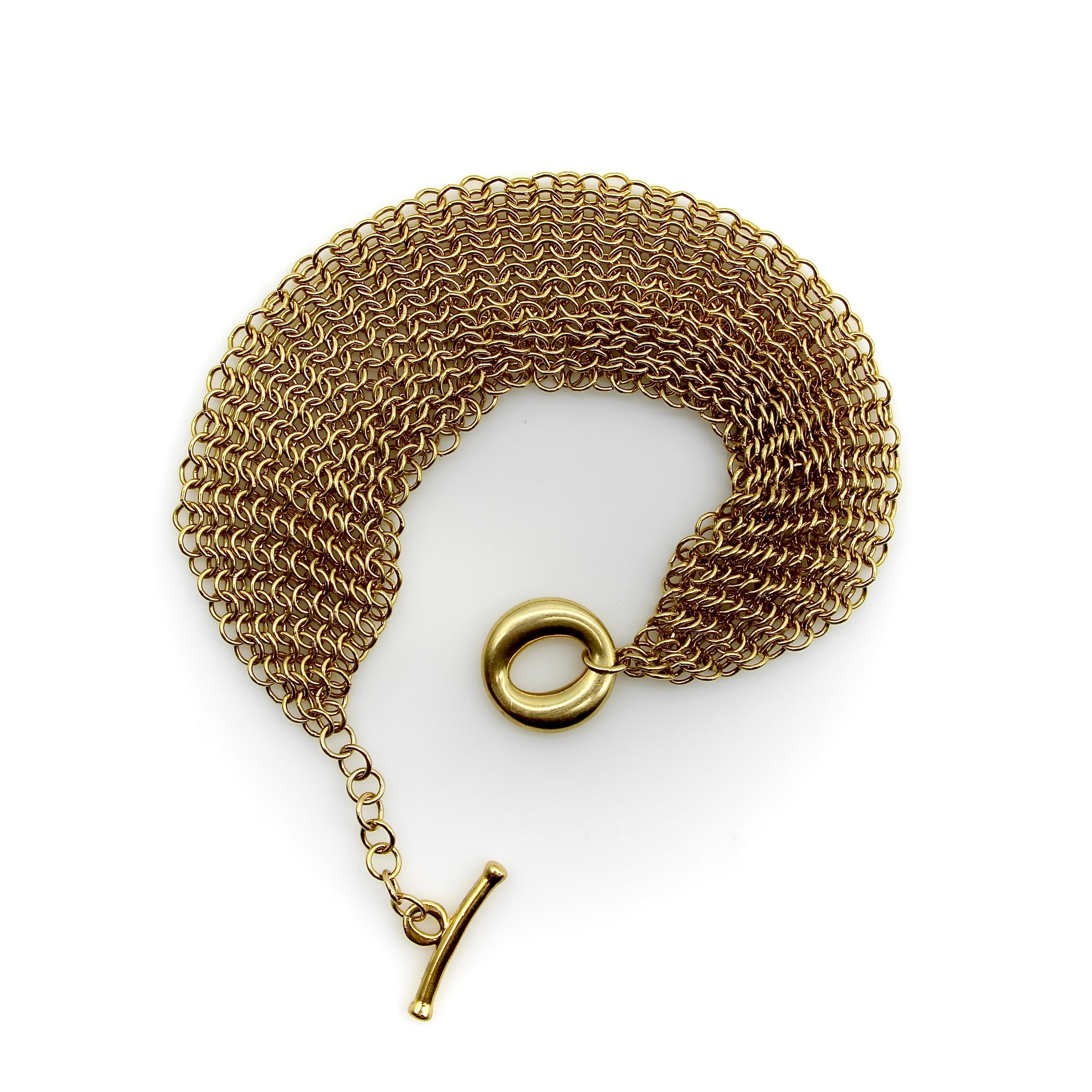 Moderne Vintage 18K Gold Elsa Peretti for Tiffany & Co. Bracelet en maille avec bouton Sevillana en vente