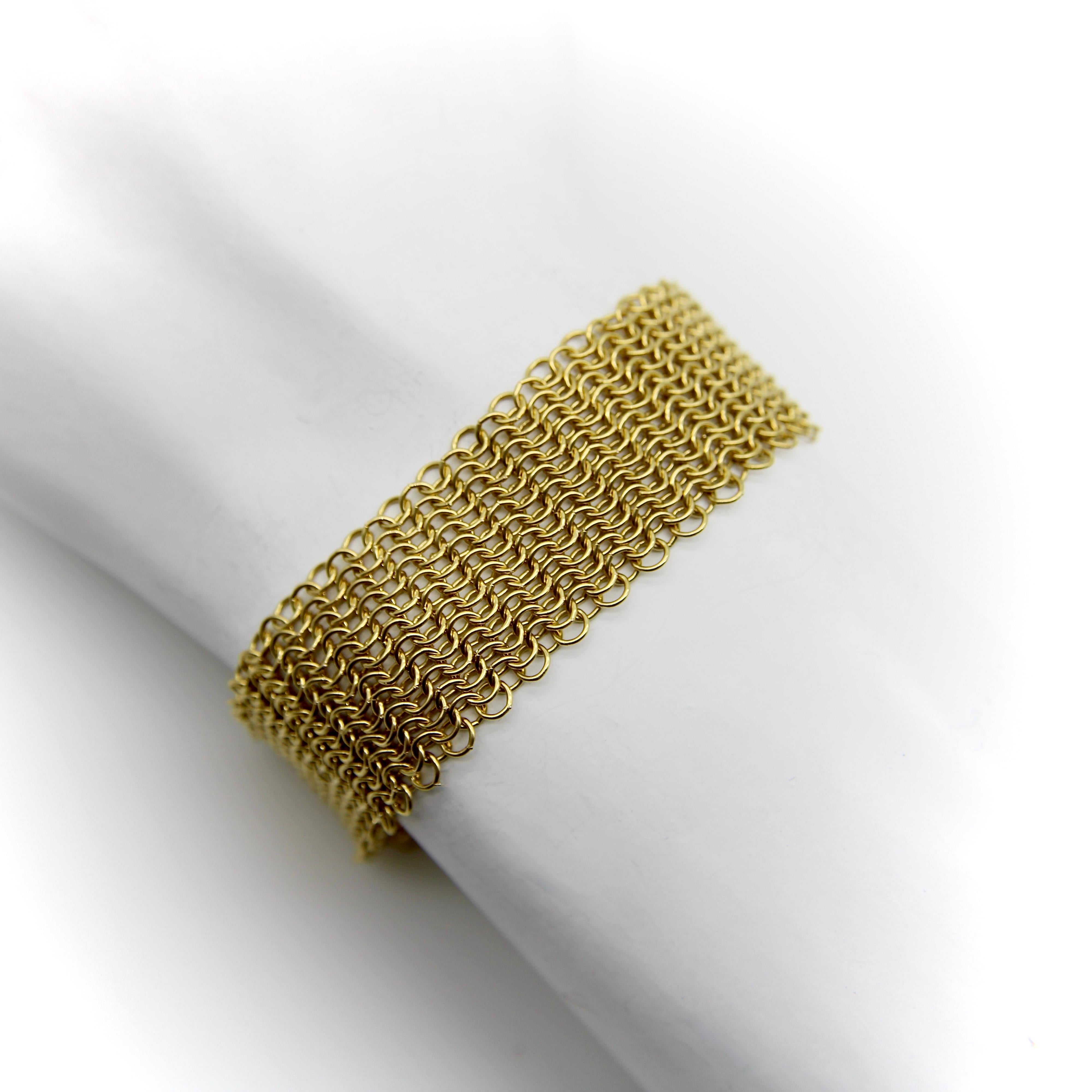 Vintage 18K Gold Elsa Peretti for Tiffany & Co. Bracelet en maille avec bouton Sevillana Unisexe en vente