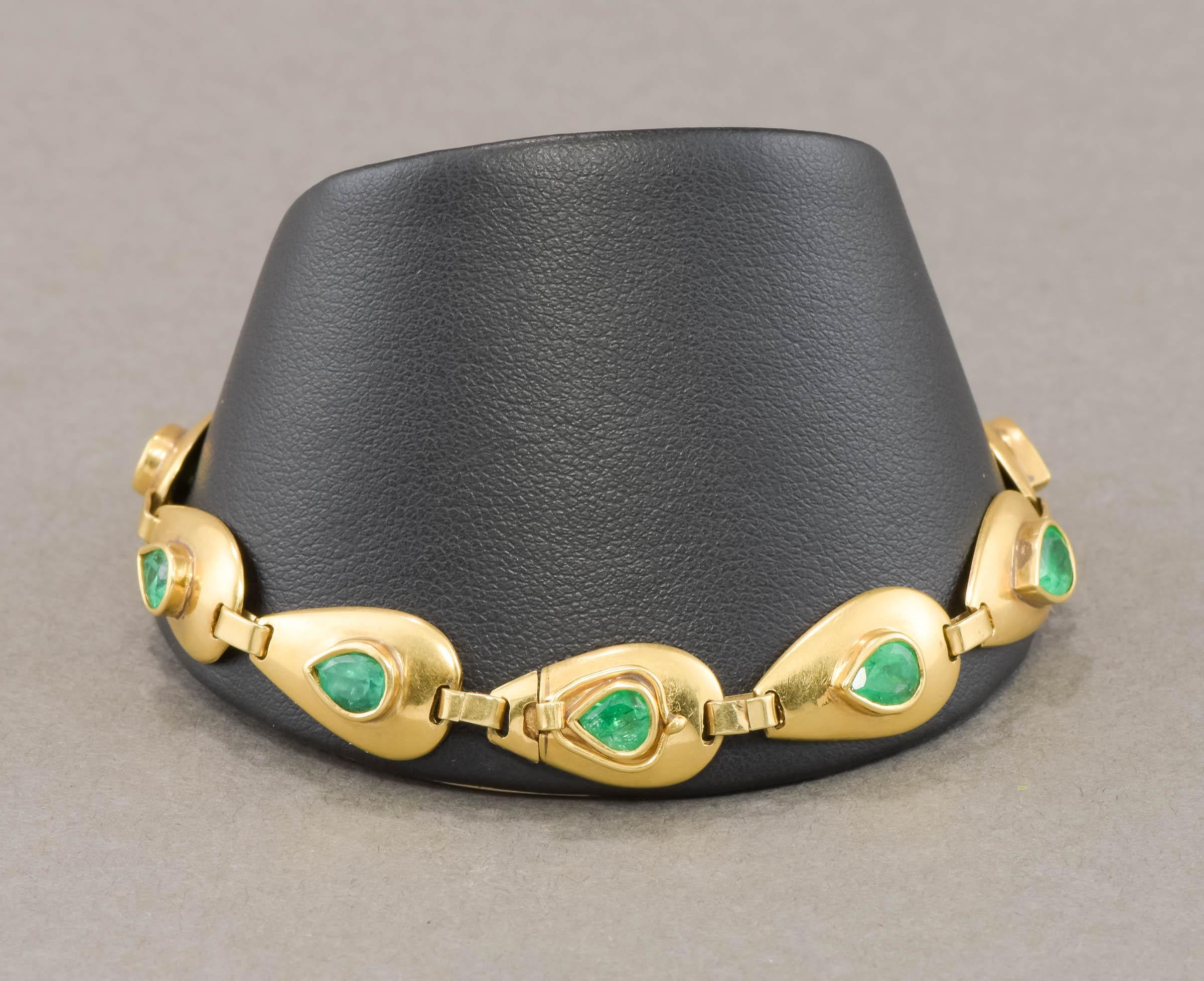 Vintage 18K Gold Emerald Bracelet with Pear Cut Natural Emeralds 7