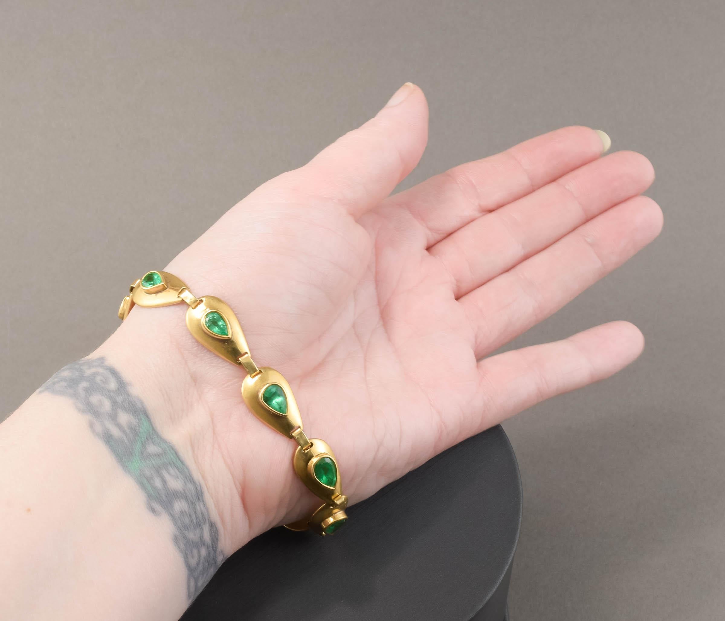 Vintage 18K Gold Emerald Bracelet with Pear Cut Natural Emeralds 1