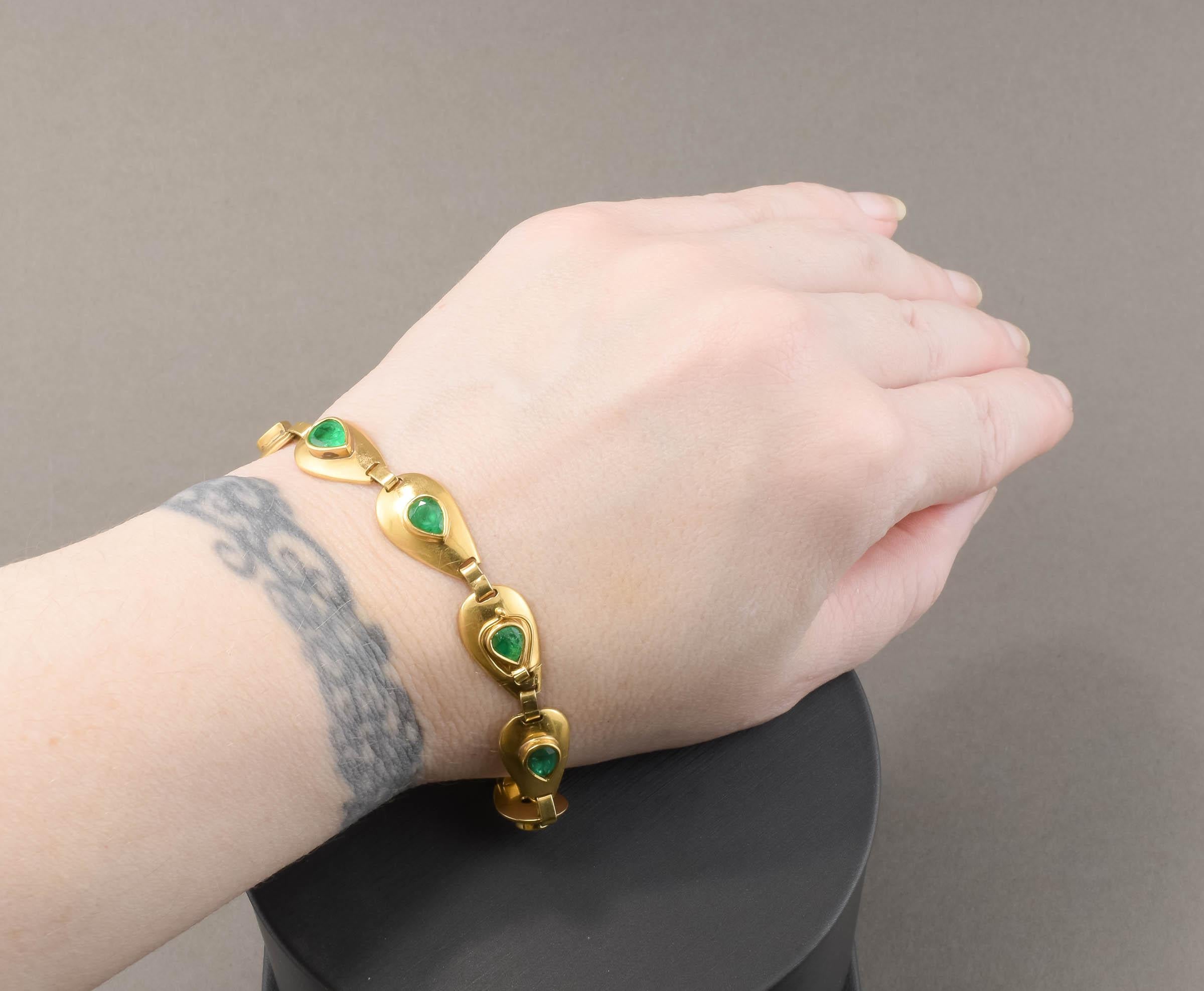 Vintage 18K Gold Emerald Bracelet with Pear Cut Natural Emeralds 2