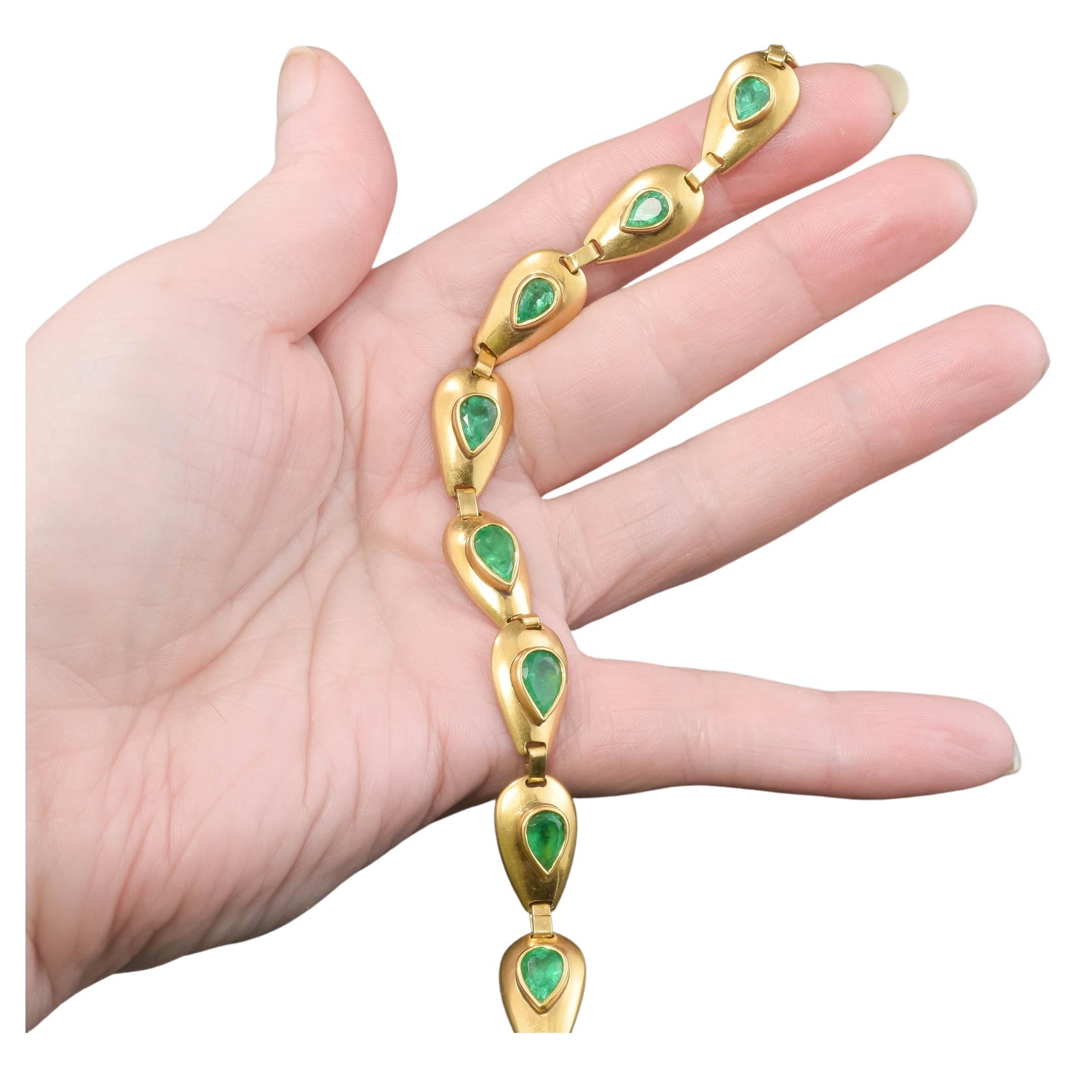 Vintage 18K Gold Emerald Bracelet with Pear Cut Natural Emeralds 8