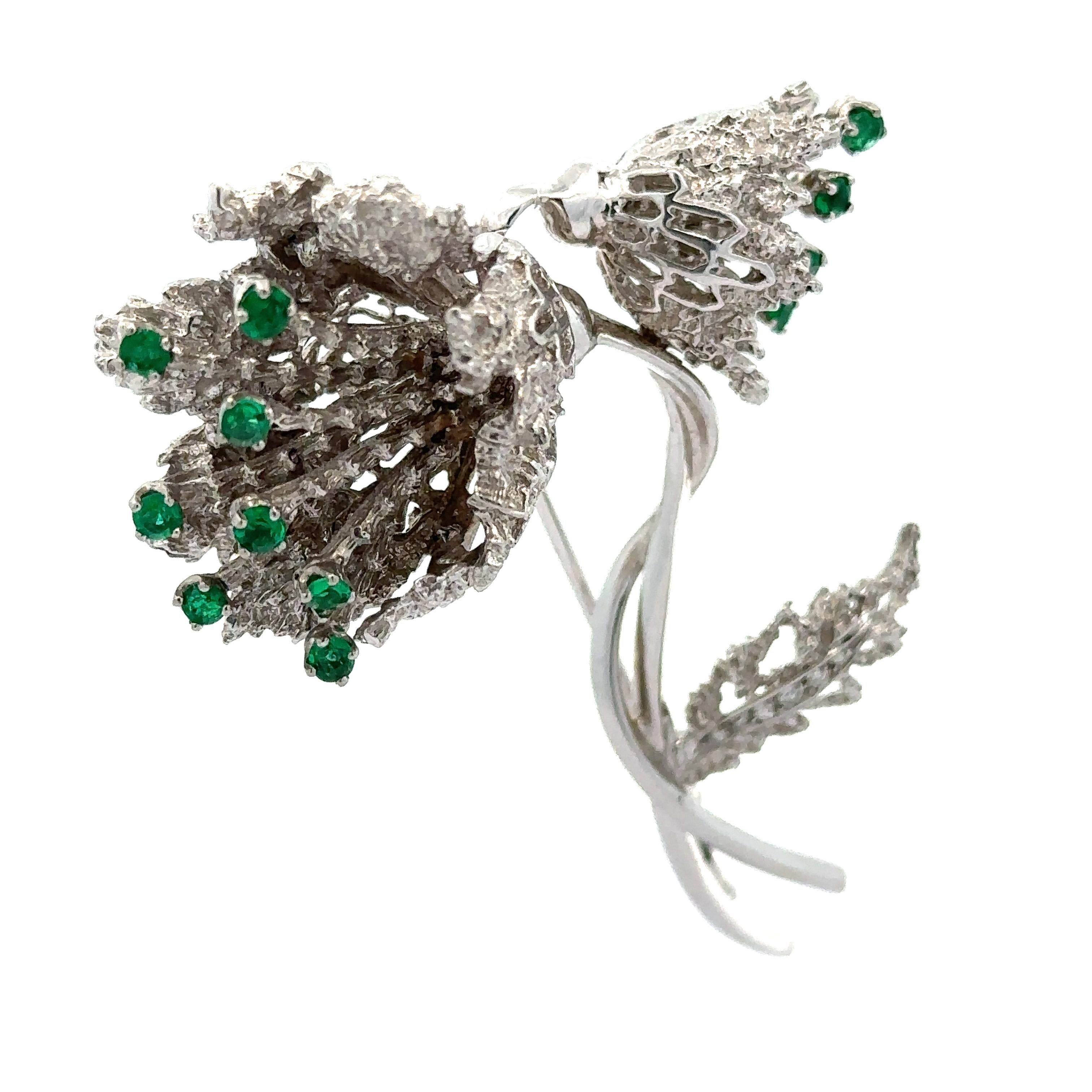 Women's Vintage 18k Gold Emerald & Diamond en Tremblant Nugget Coral Flower Pin Brooch For Sale