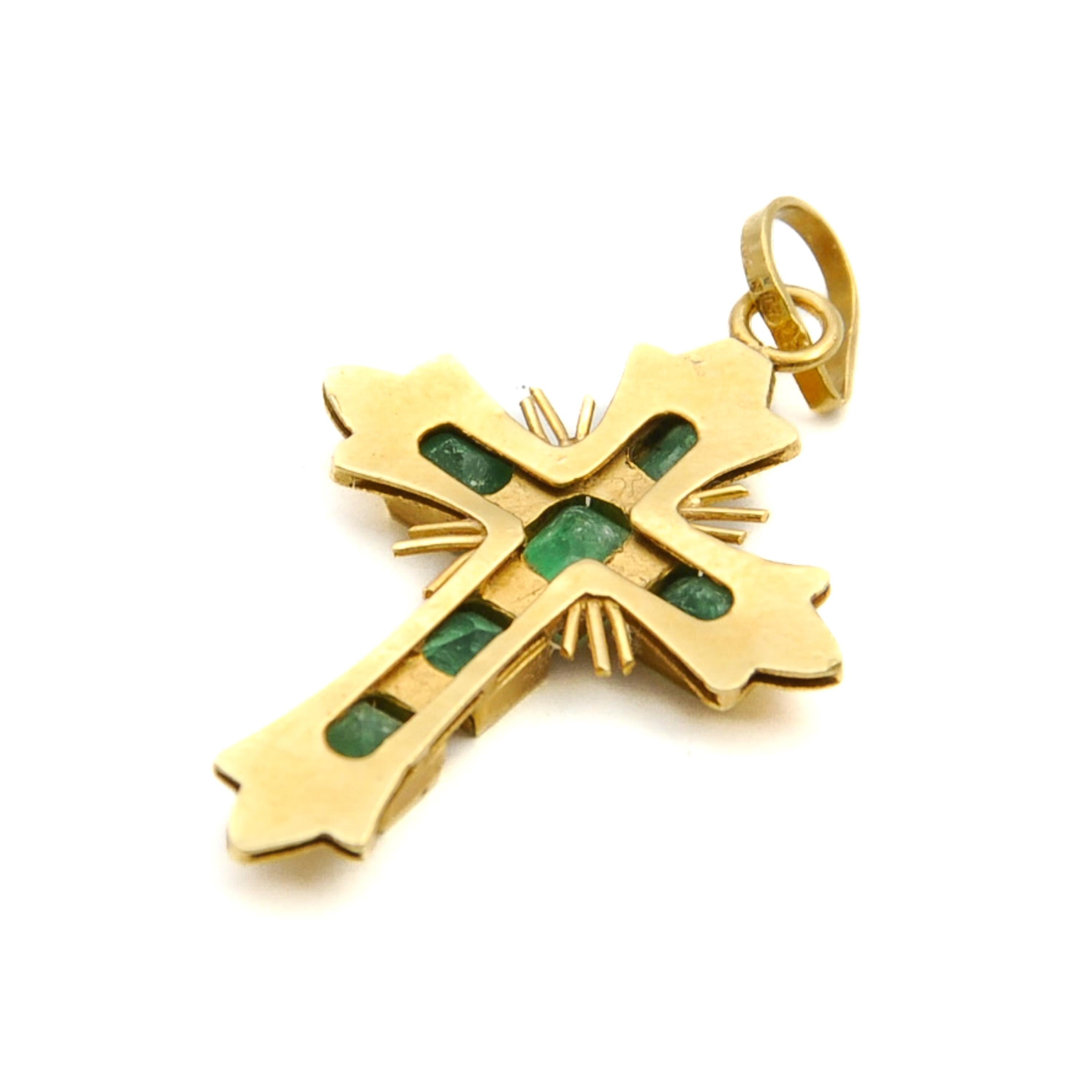 Vintage 18K Gold Emerald Spanish Cross Pendant In Good Condition In Rotterdam, NL