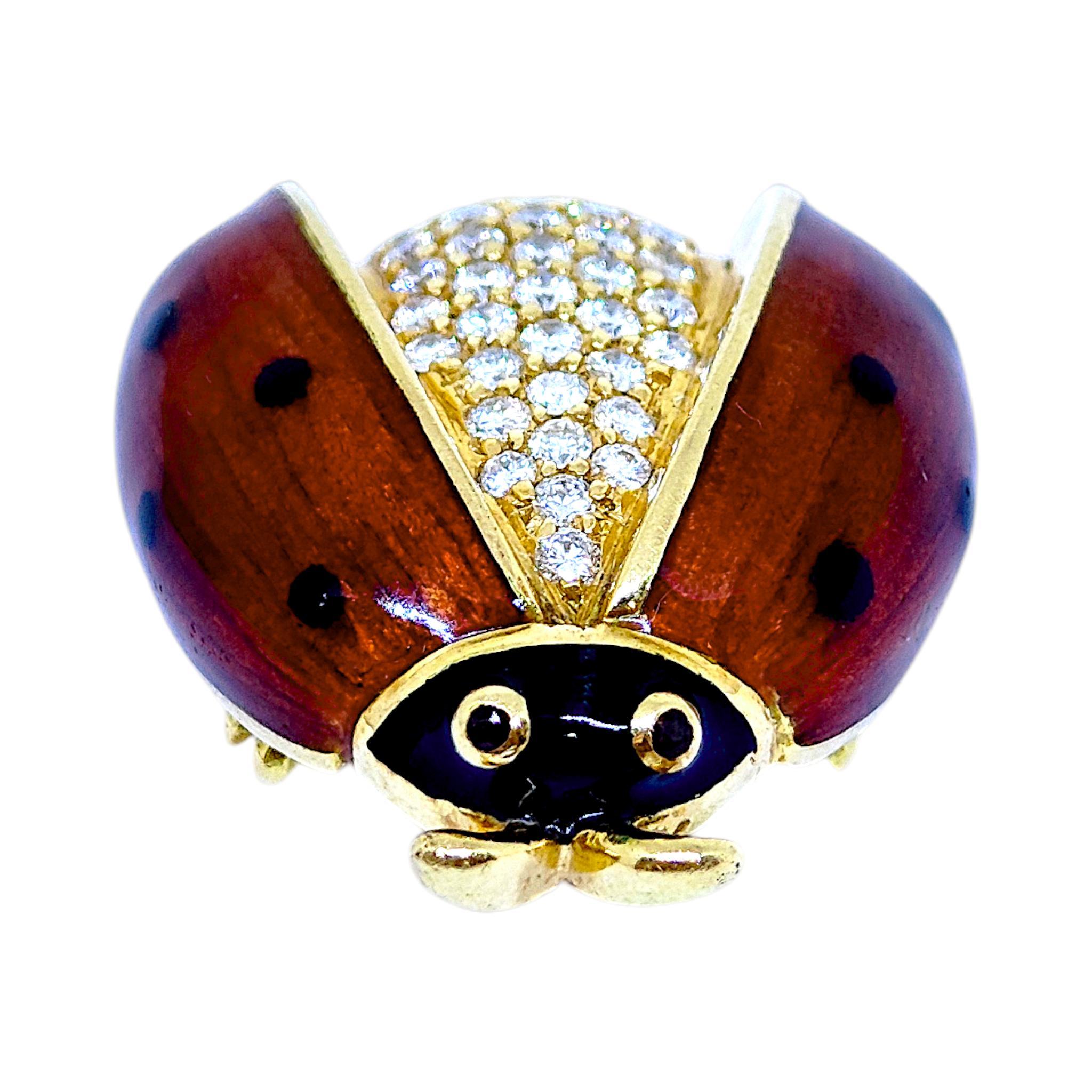 Vintage 18K Gold Enamel And Diamond Ladybug Brooch Corte brillante en venta