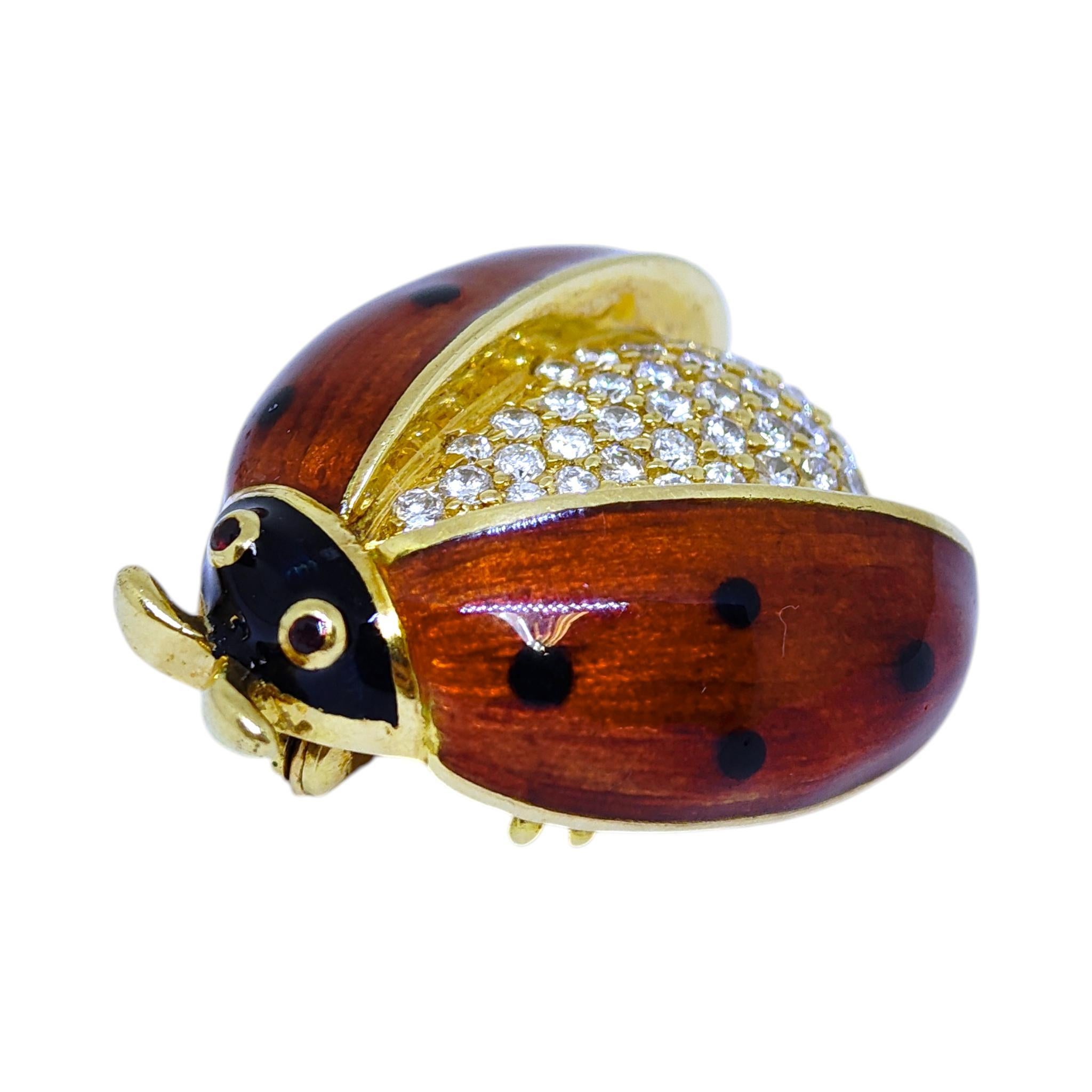 Vintage 18K Gold Enamel And Diamond Ladybug Brooch en Bueno estado para la venta en Henderson, NV