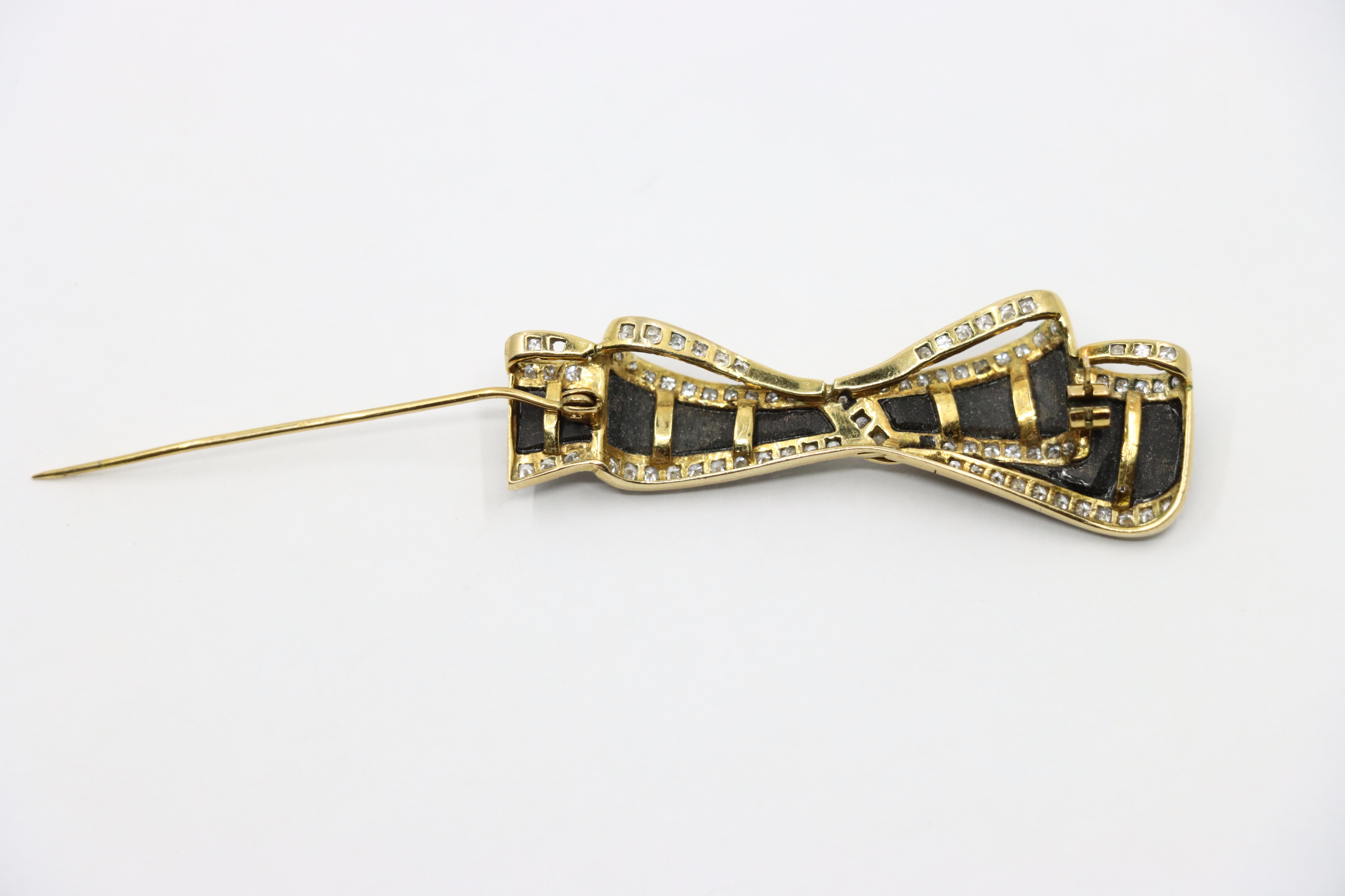 Vintage 18K Gold Enamel Diamond Bow Tie Brooch For Sale 1