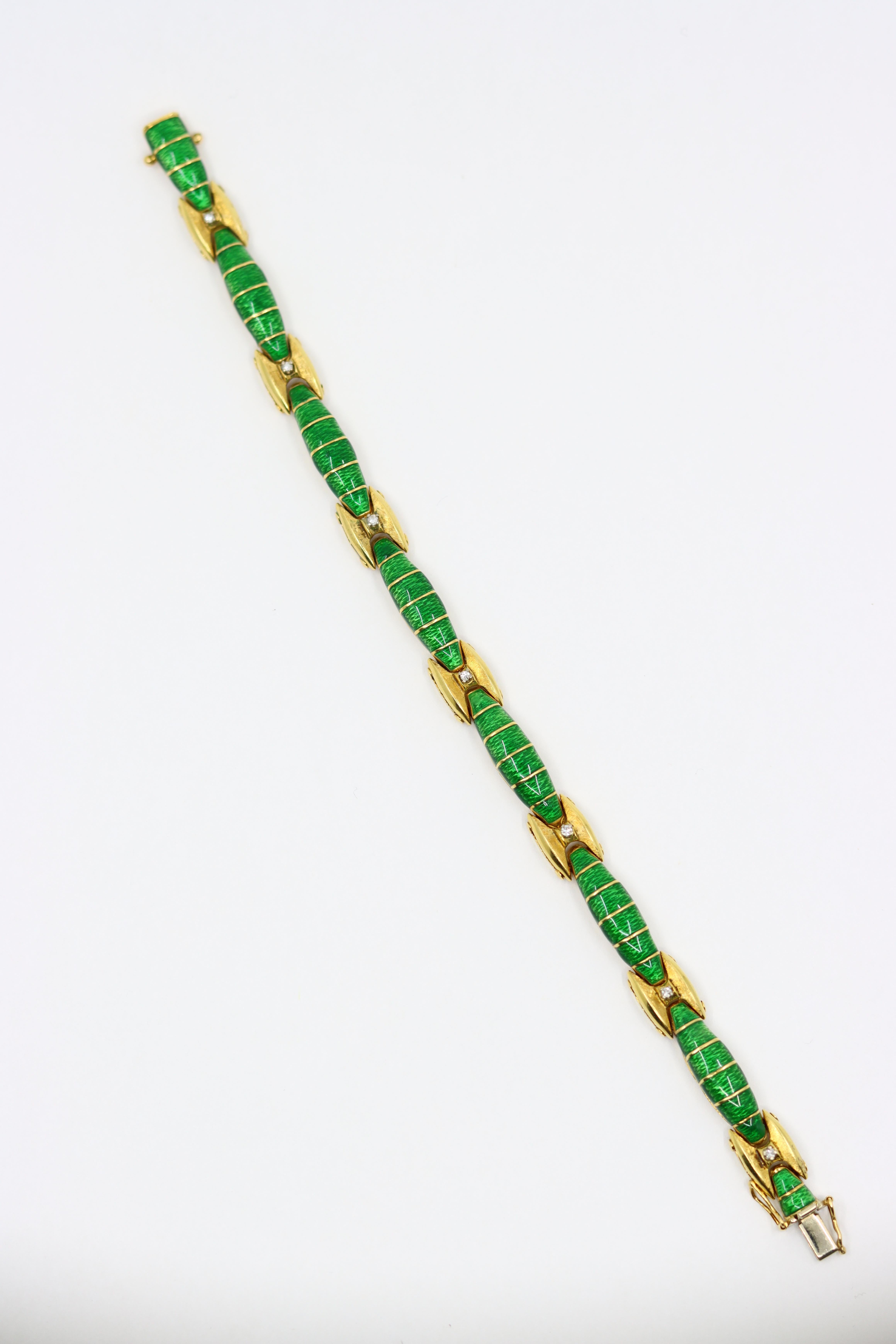 Bracelet vintage en or 18K avec émail et diamants en vente 3