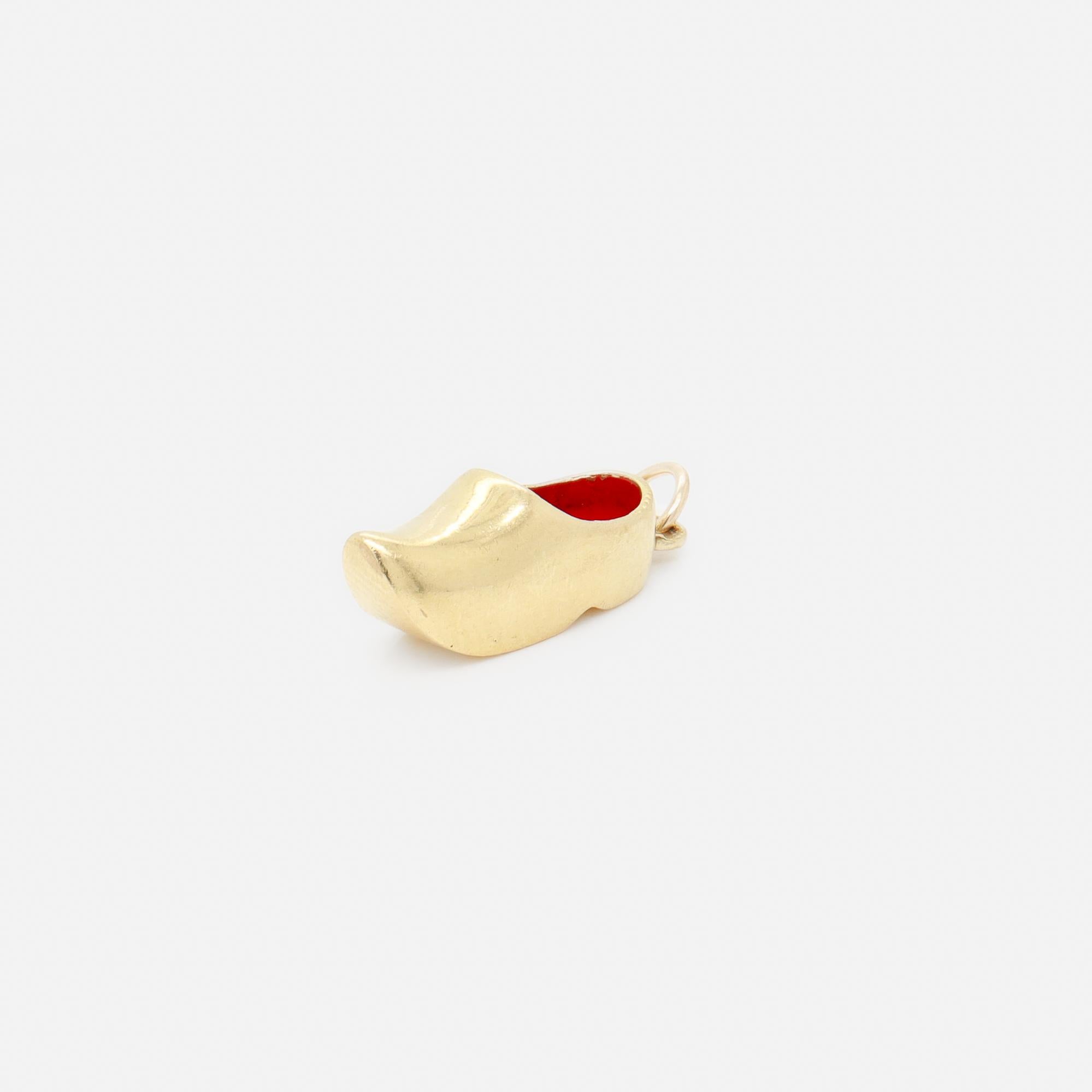 Vintage 18k Gold & Enamel Figural Dutch Clog or 'Klomp' Charm In Good Condition For Sale In Philadelphia, PA
