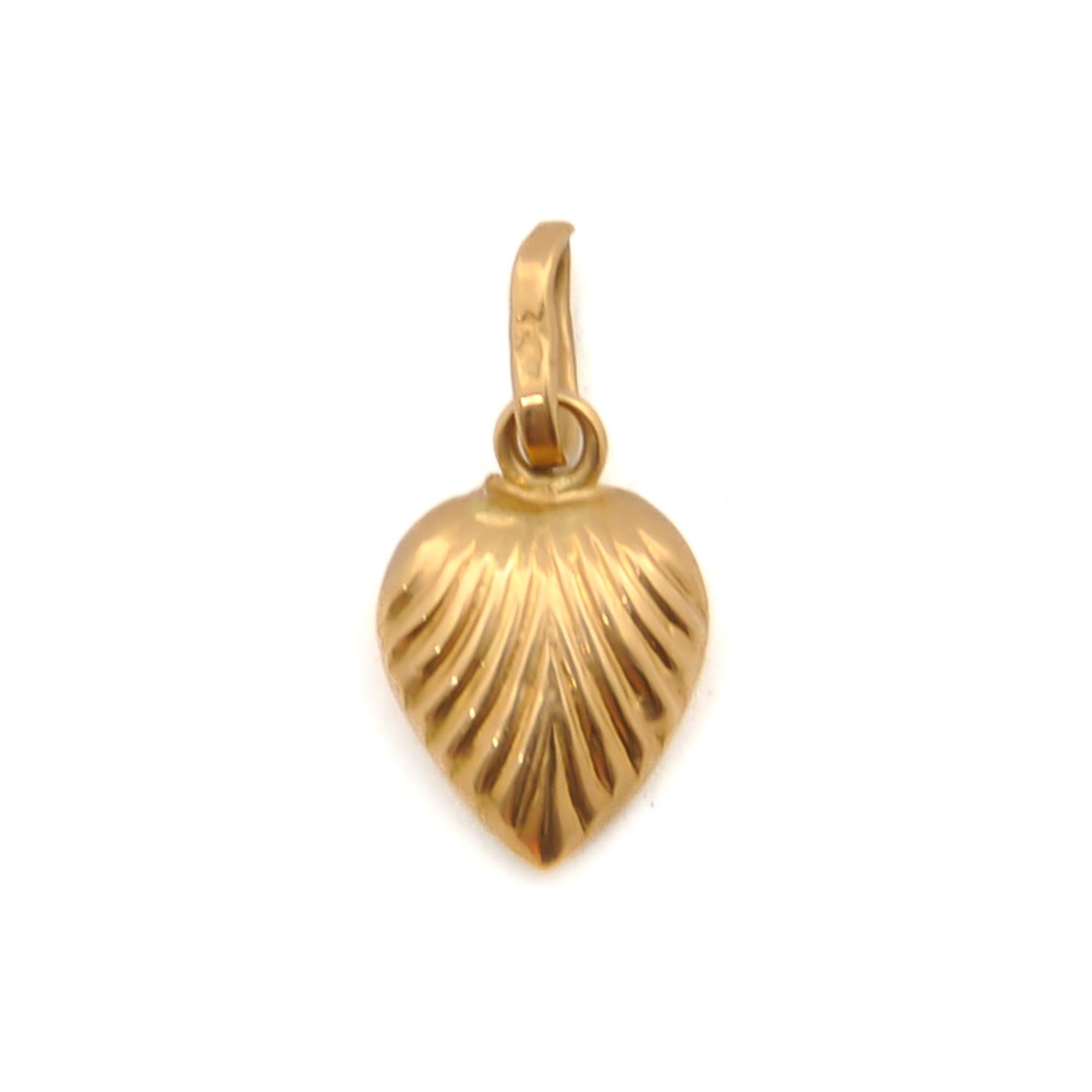 Sunburst Heart 18 Karat Gold Charm Pendant For Sale 3